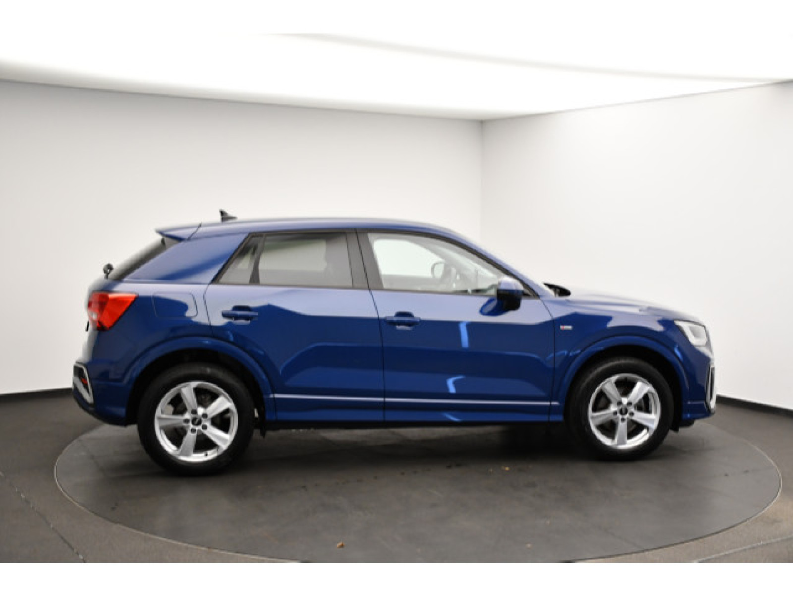 Audi - Q2_20