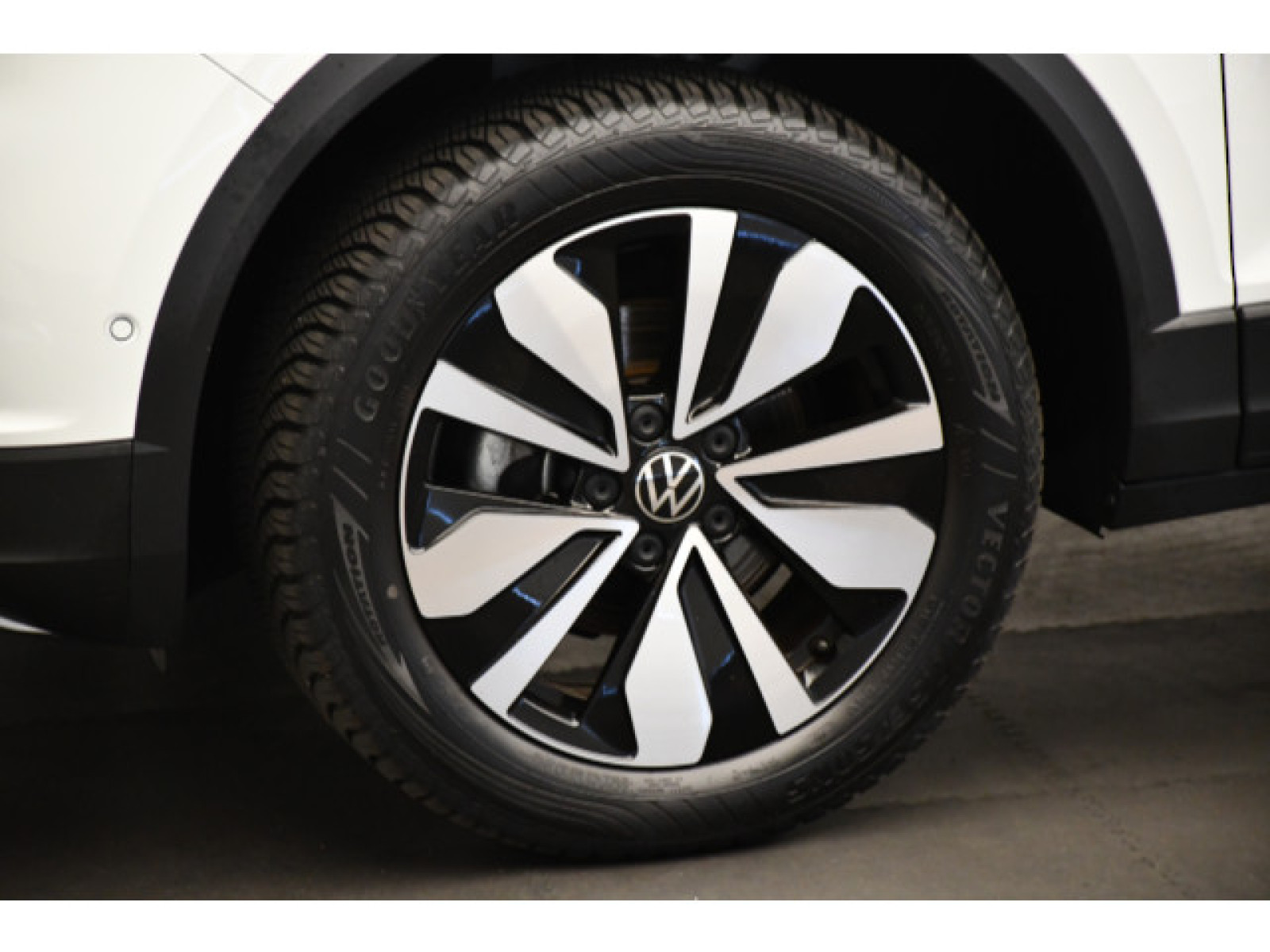 Volkswagen - T-Roc_12