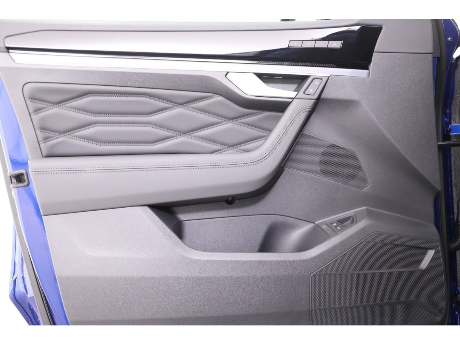 Volkswagen - Touareg_13