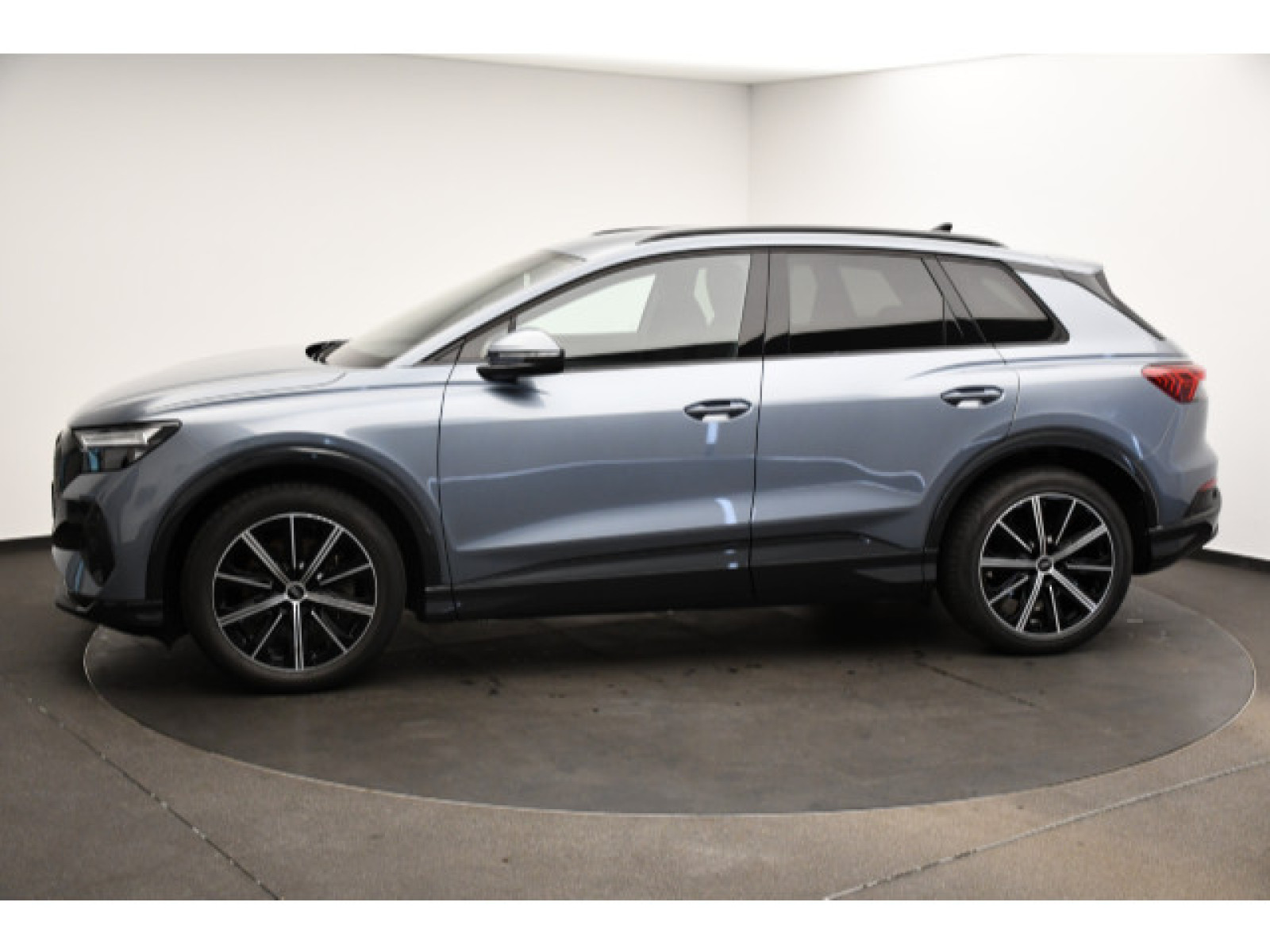 Audi - Q4 e-tron_18