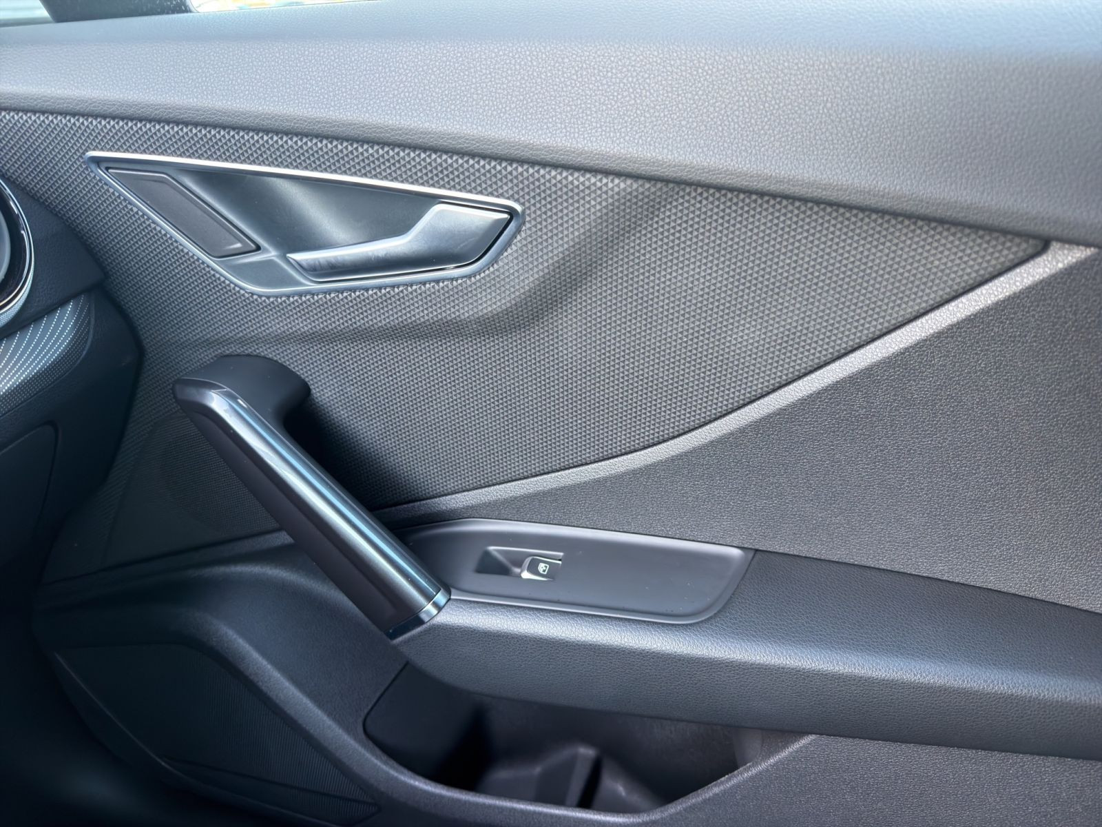 Audi - Q2_16
