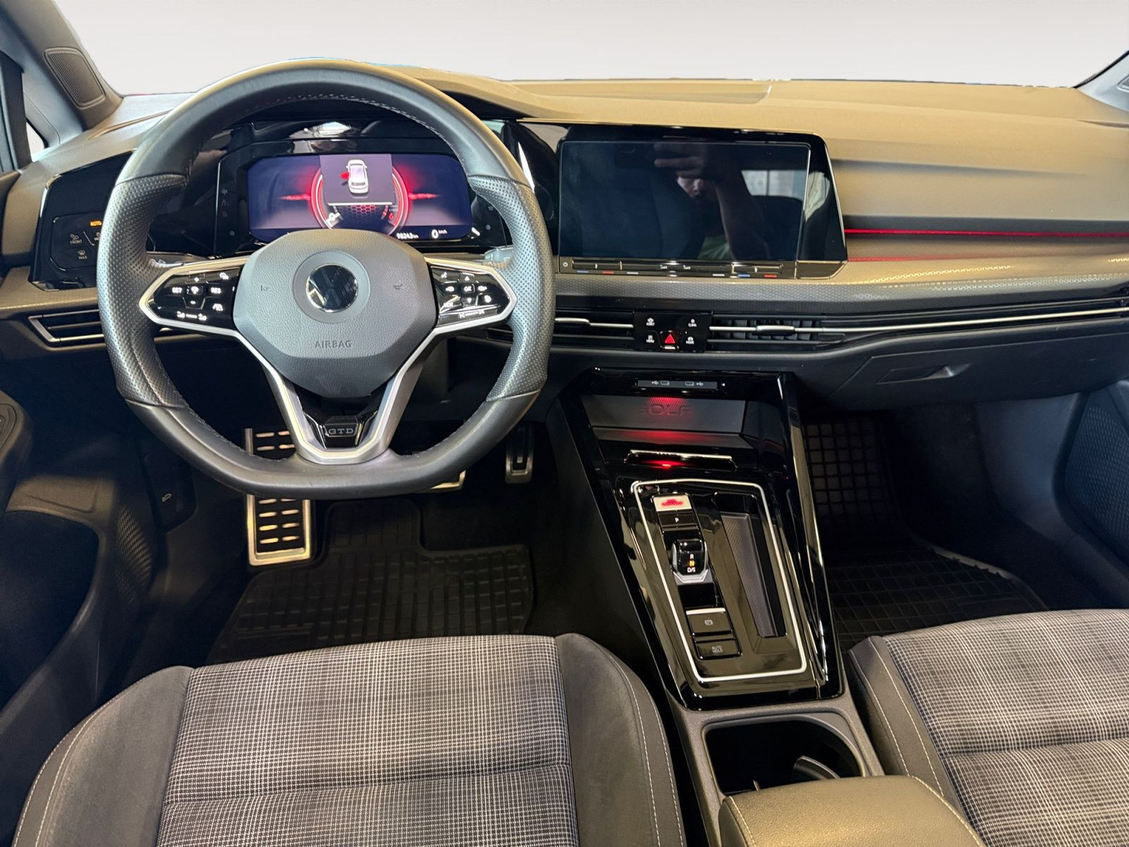 Volkswagen - Golf_13
