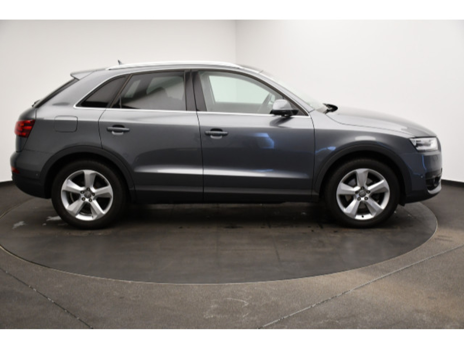 Audi - Q3_14