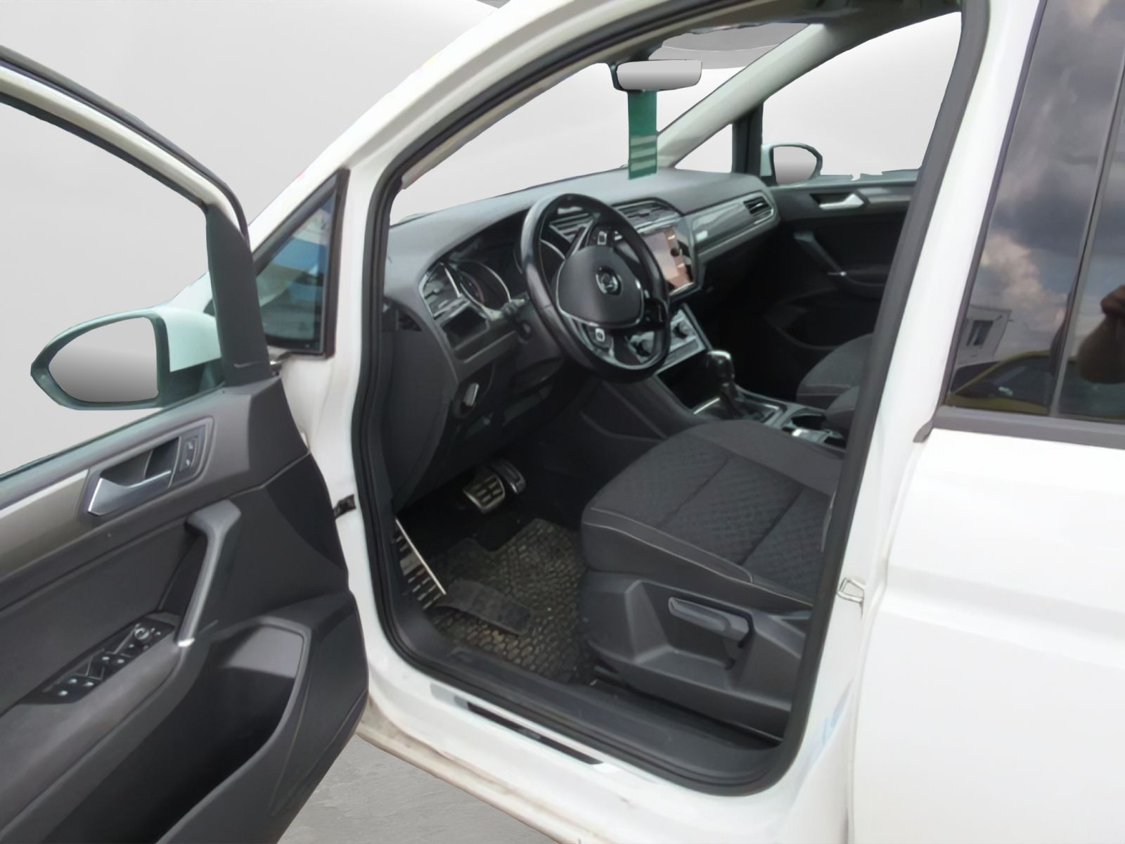 Volkswagen - Touran_4
