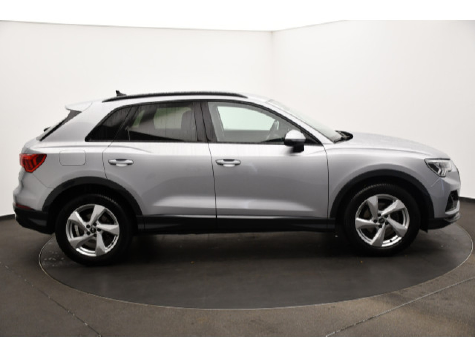 Audi - Q3_18