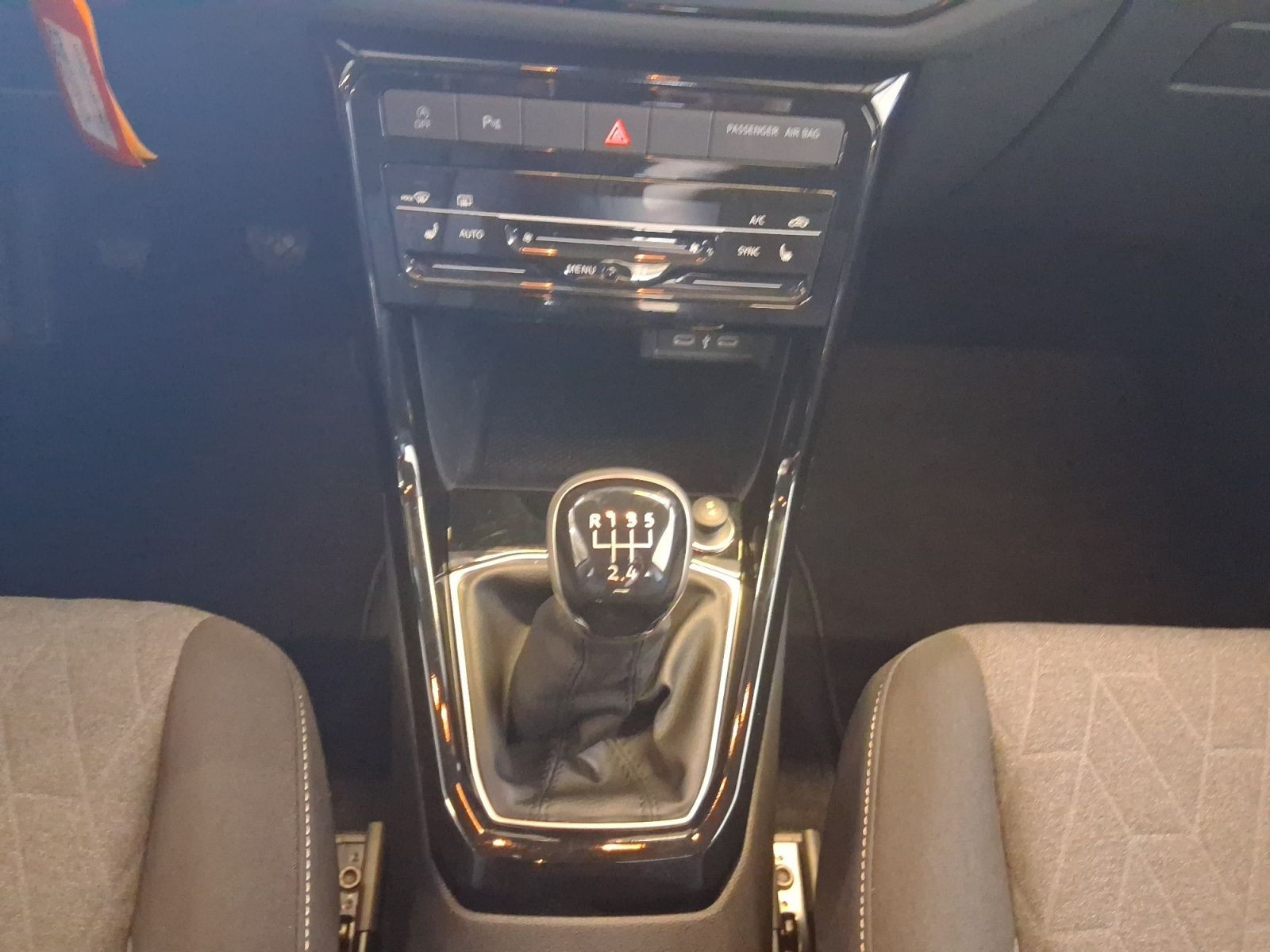 Volkswagen - T-Cross_12