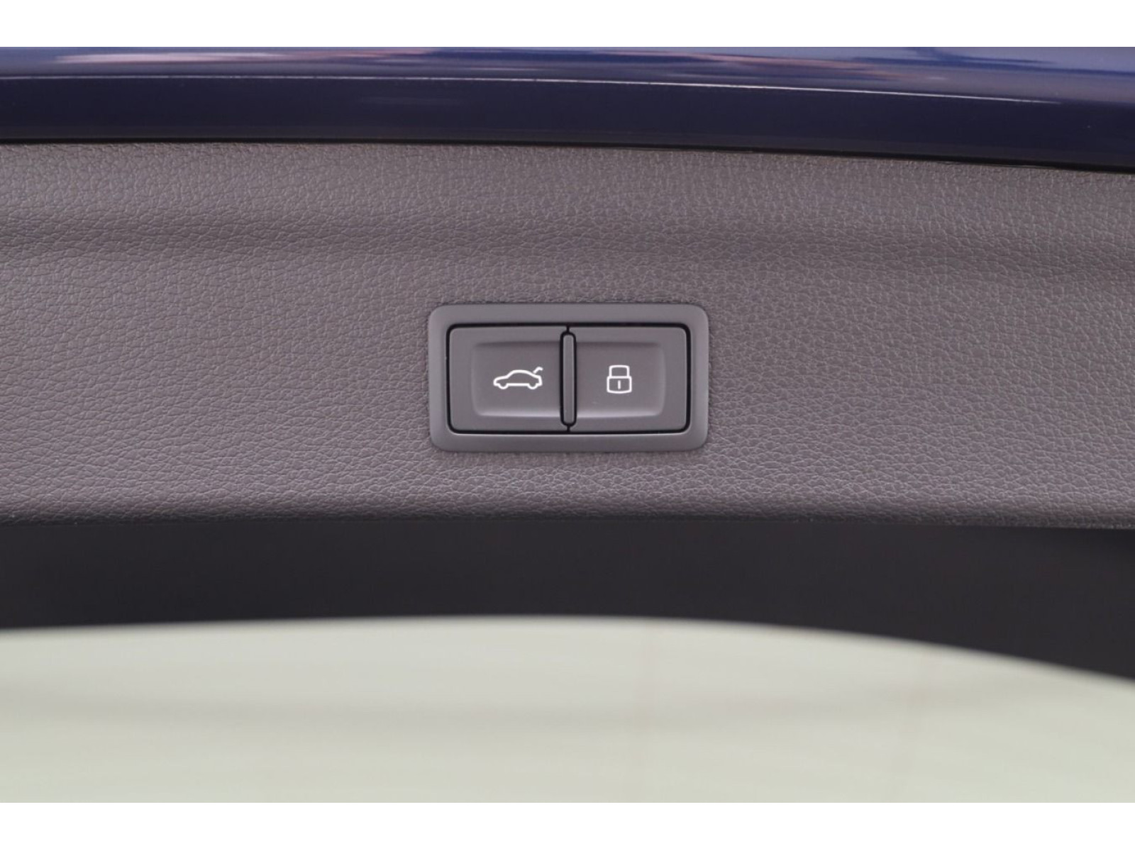 Audi - Q3_16