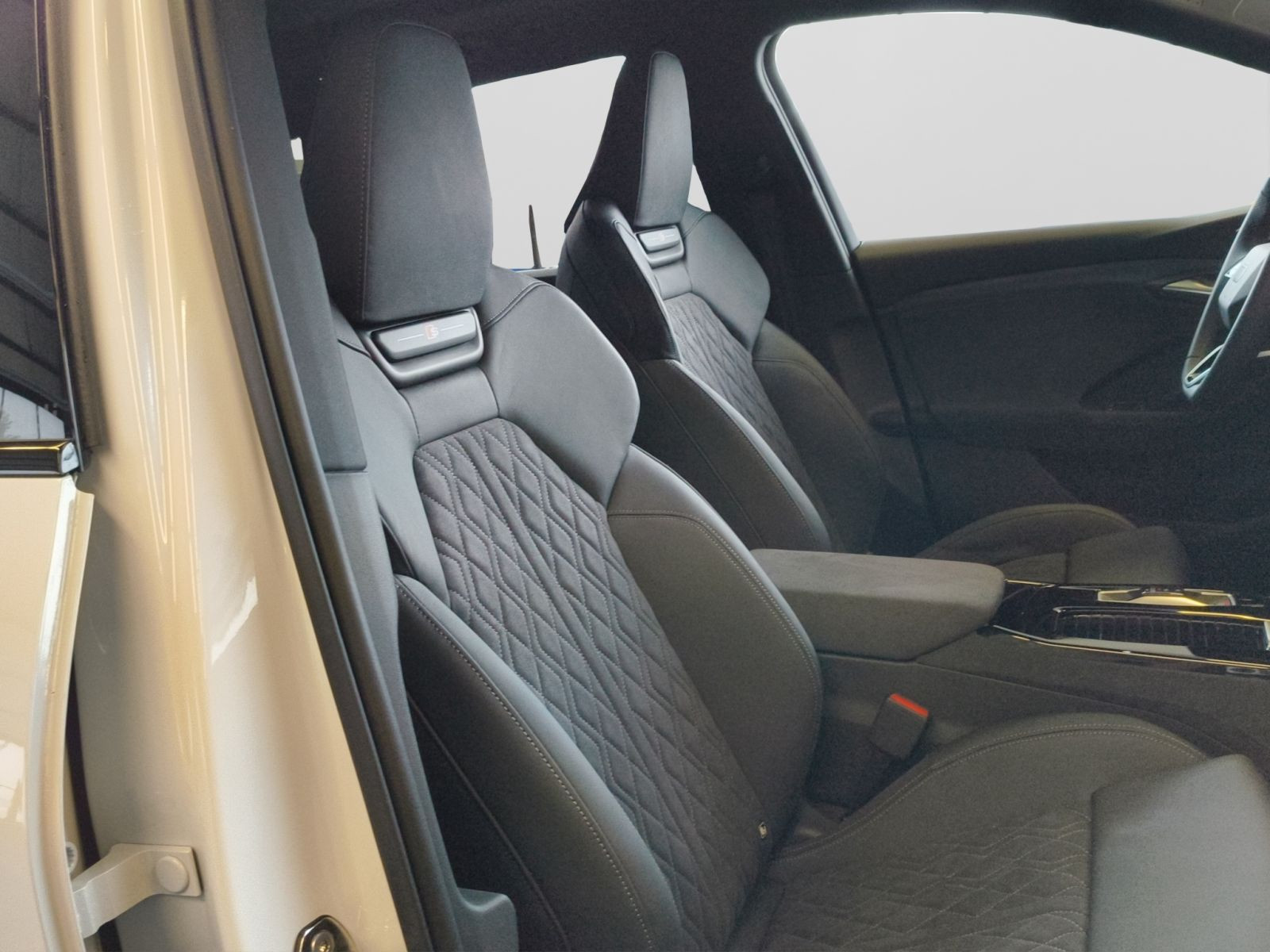 Audi - Q6 e-tron_21