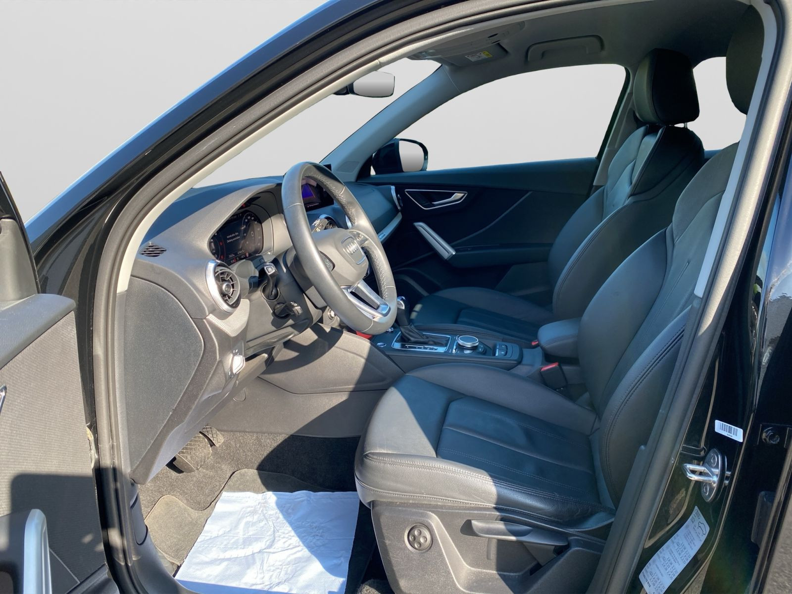 Audi - Q2_10