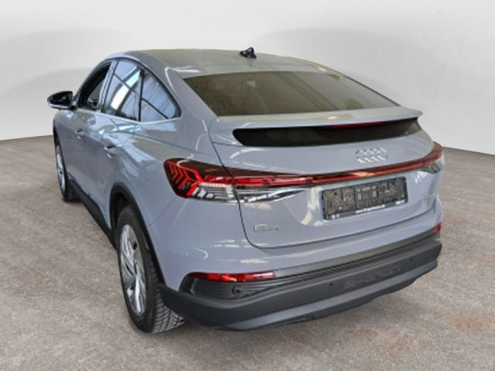 Audi - Q4 e-tron_4