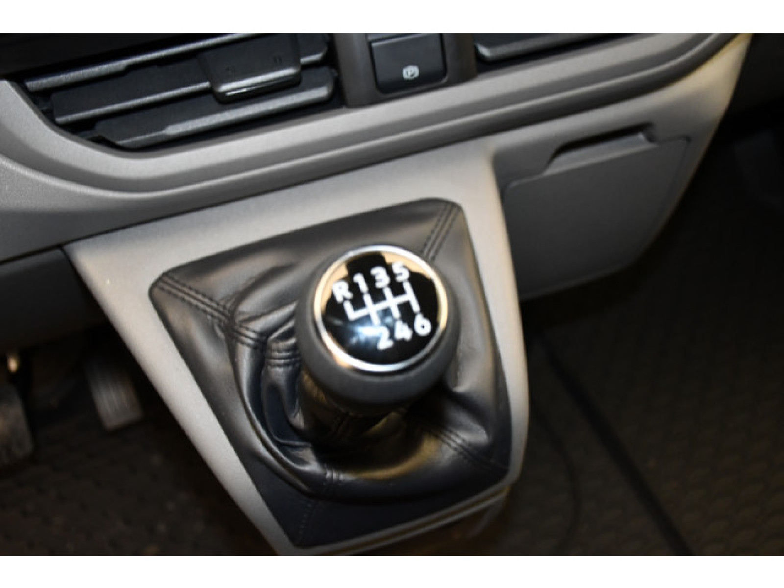 Volkswagen - New Transporter_8