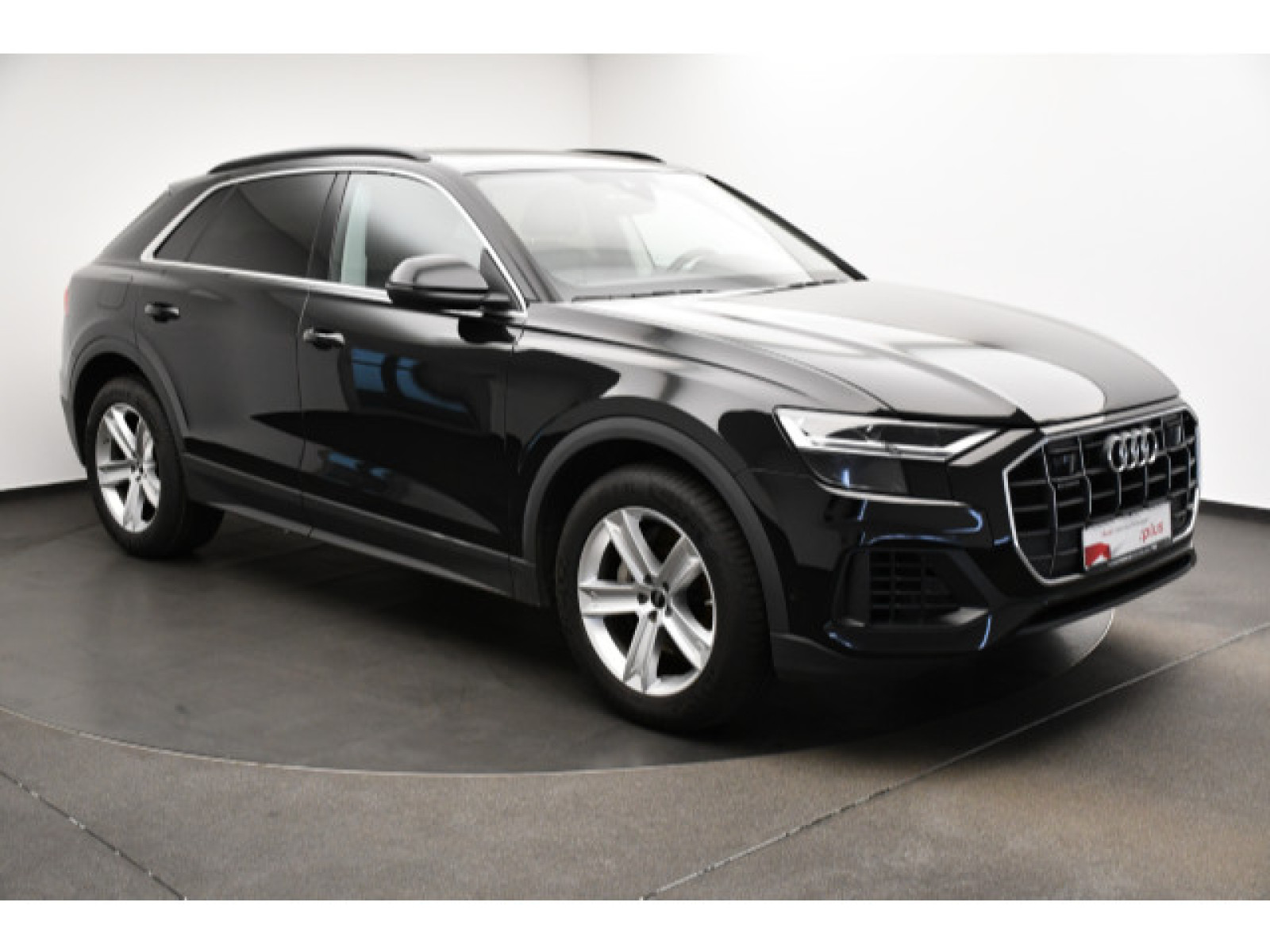 Audi - Q8_16