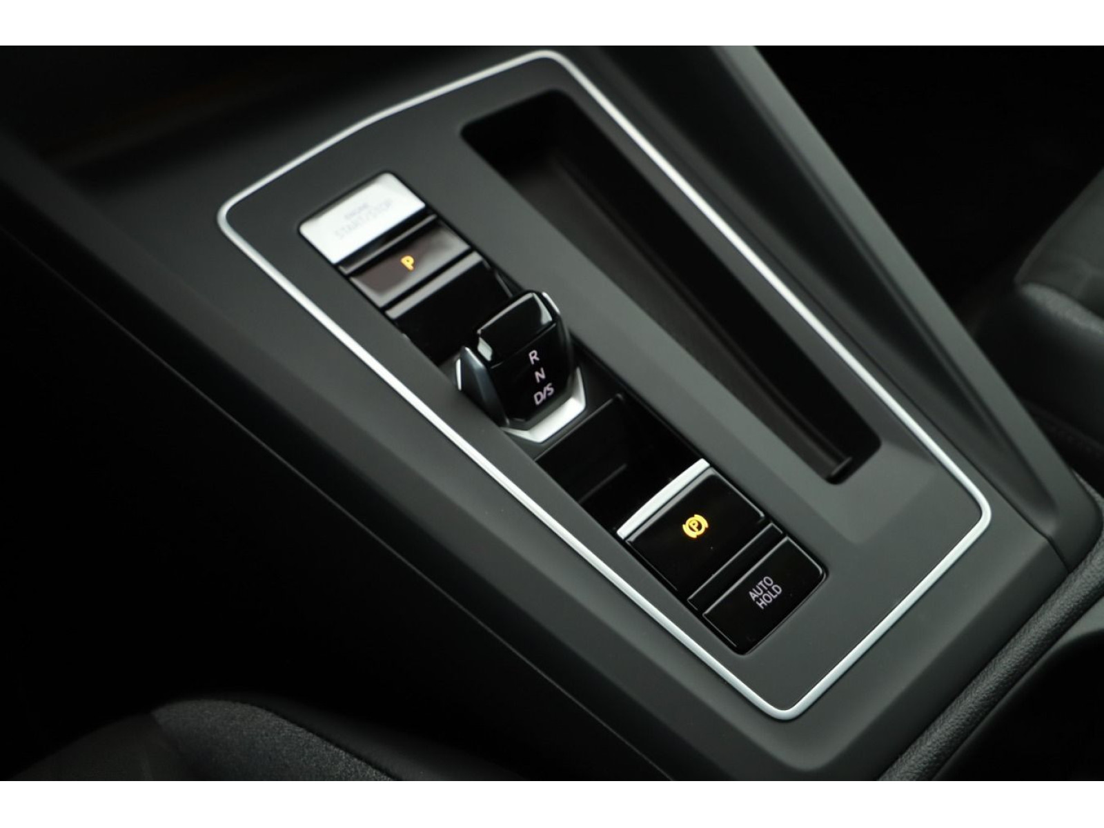 Volkswagen - Golf_11