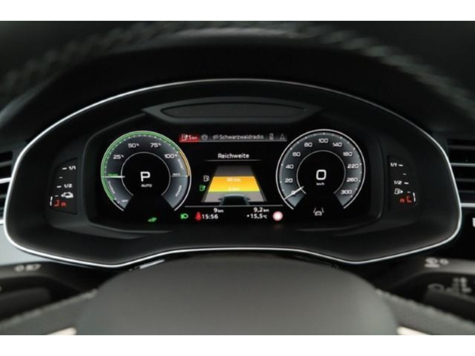 Audi - Q8_13