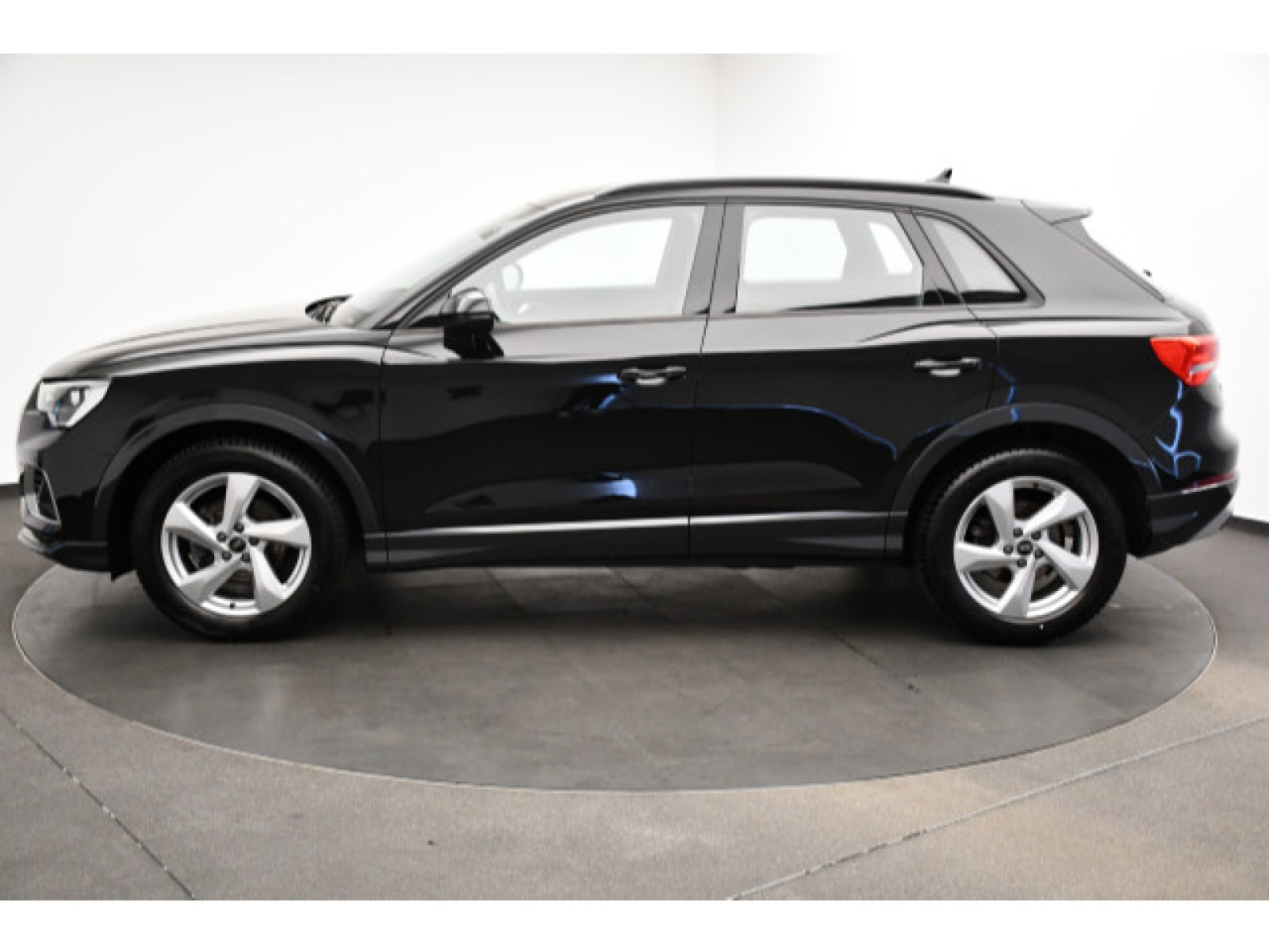 Audi - Q3_18