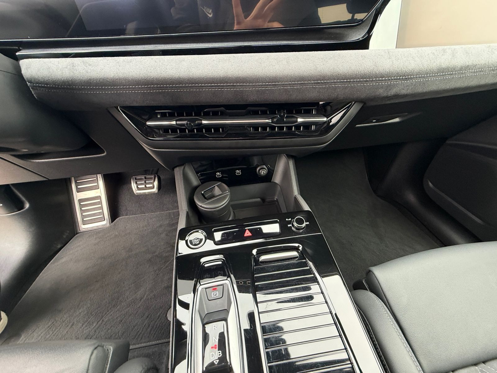 Audi - Q6 e-tron_13