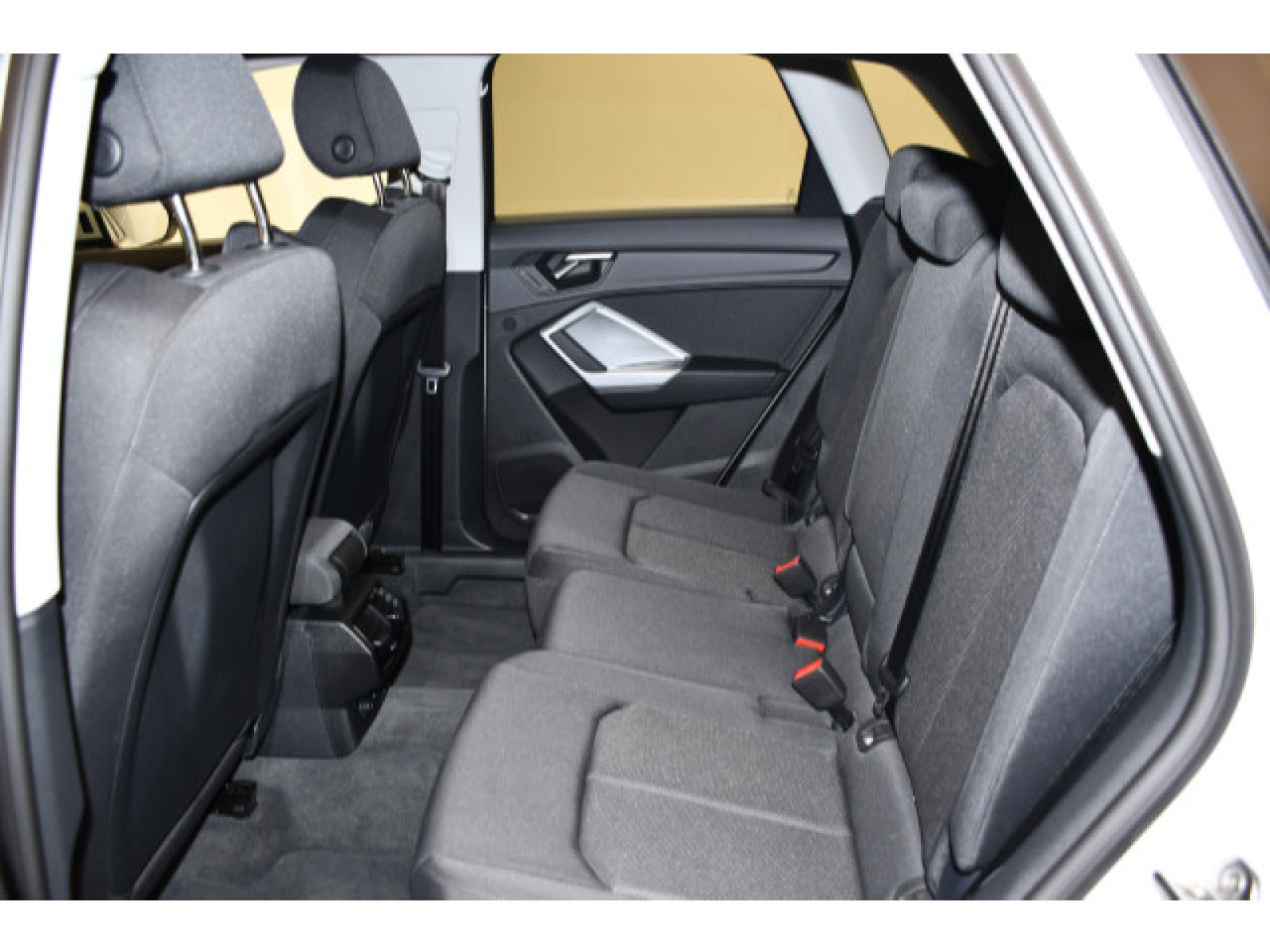 Audi - Q3_11