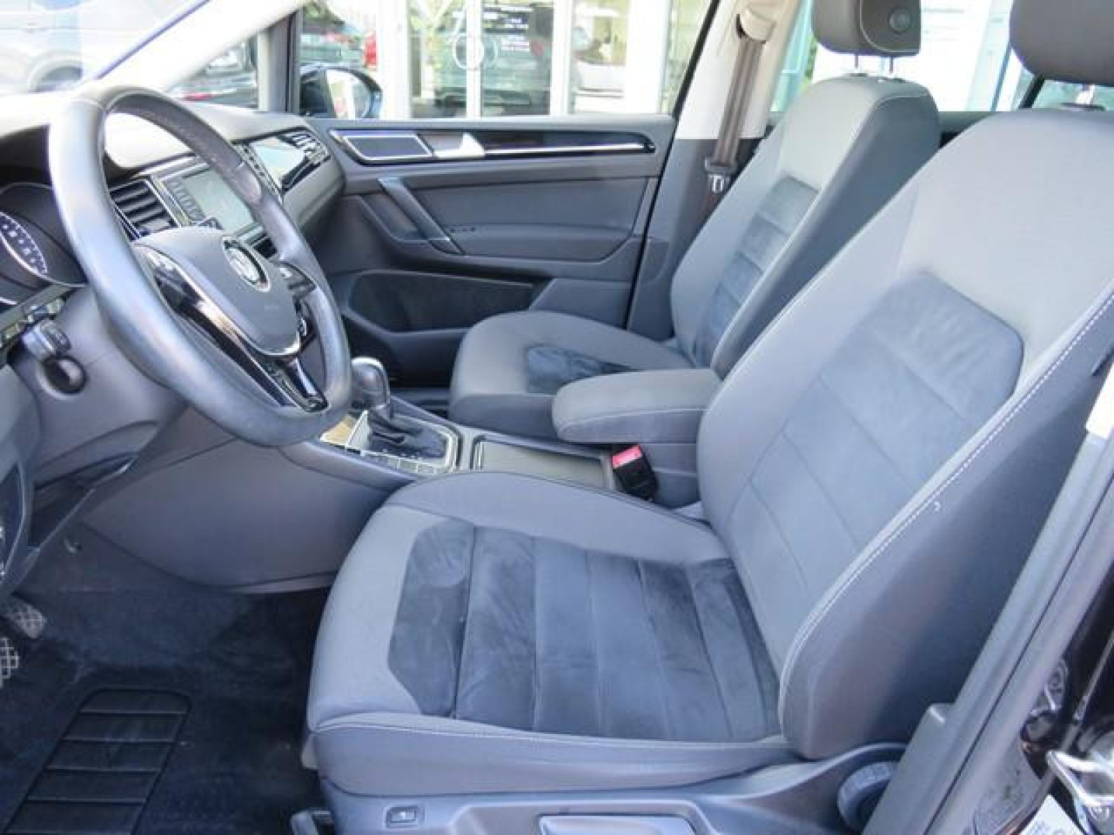 Volkswagen - Golf Sportsvan_11
