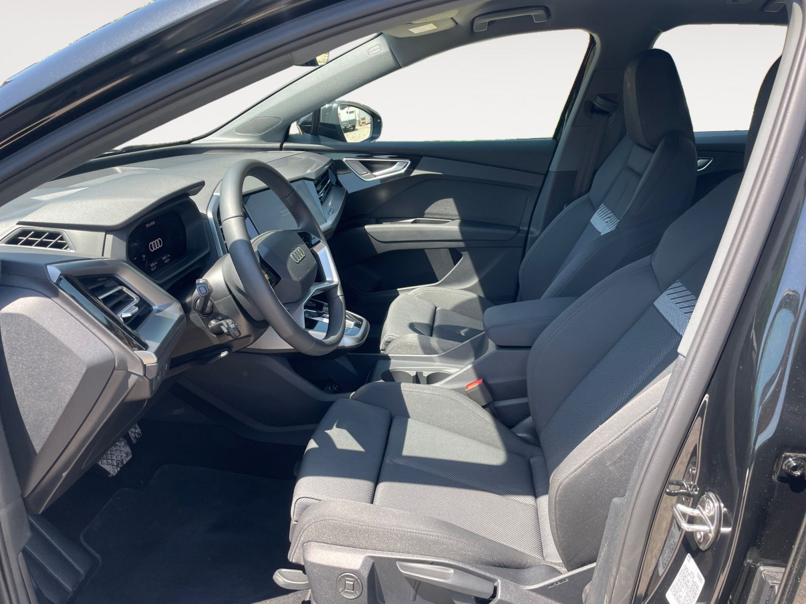 Audi - Q4 e-tron_11