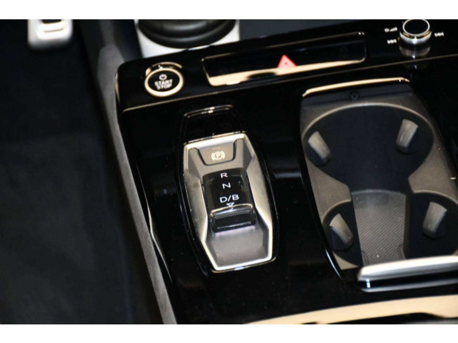 Audi - Q6 e-tron_7