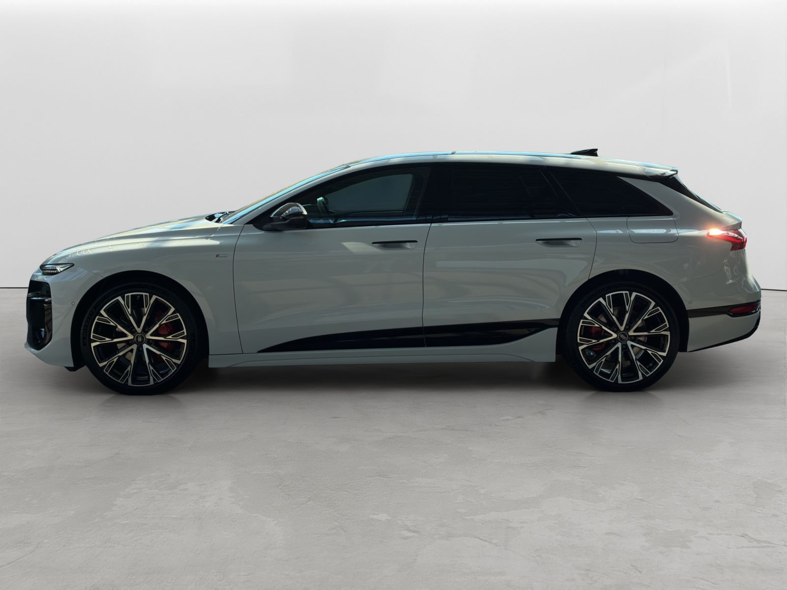 Audi - A6 Avant e-tron_2