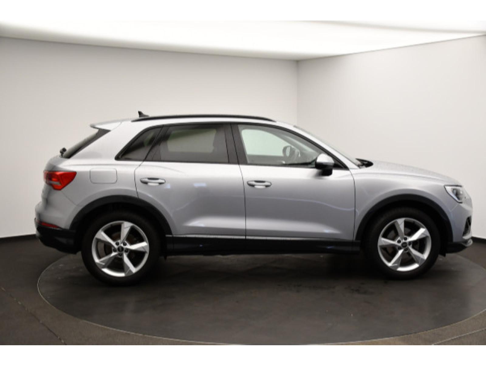 Audi - Q3_16