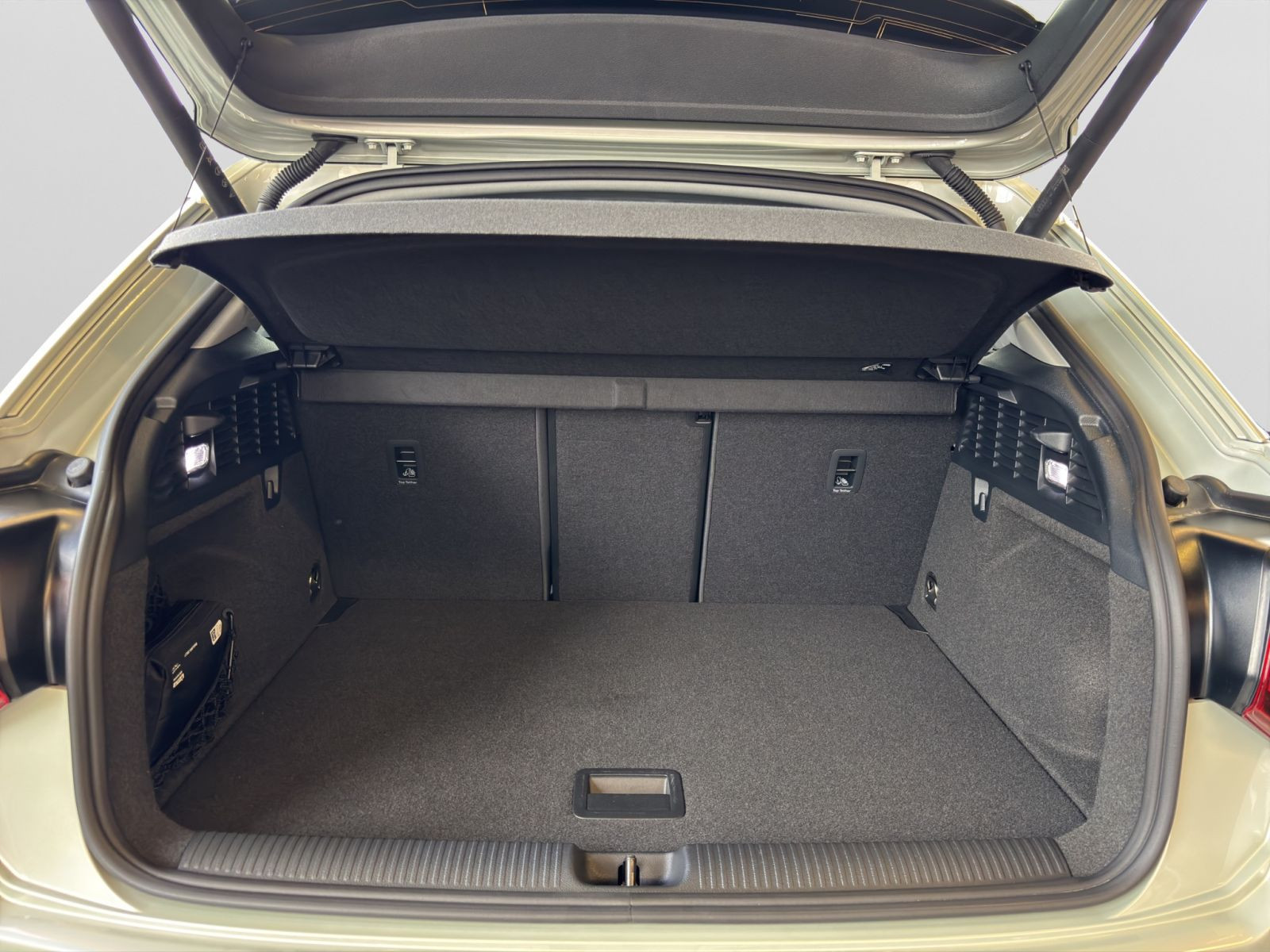 Audi - Q2_19