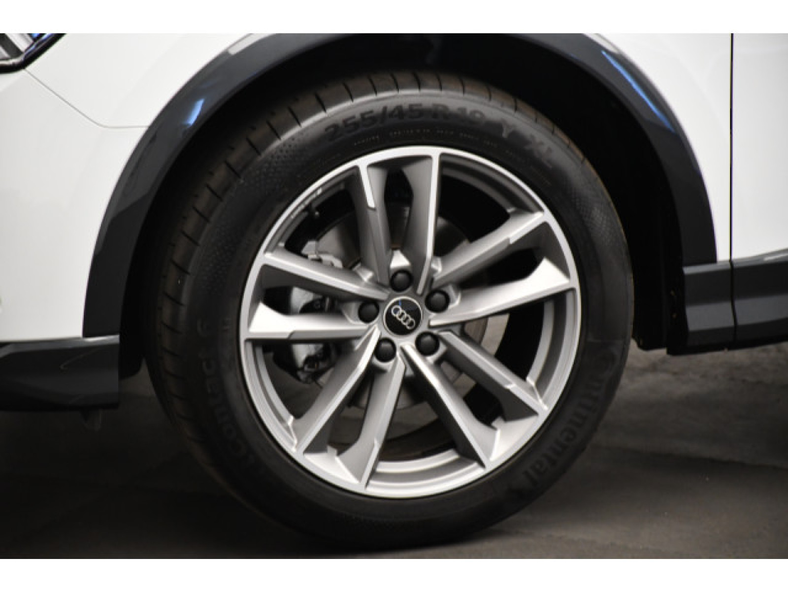 Audi - Q3_15