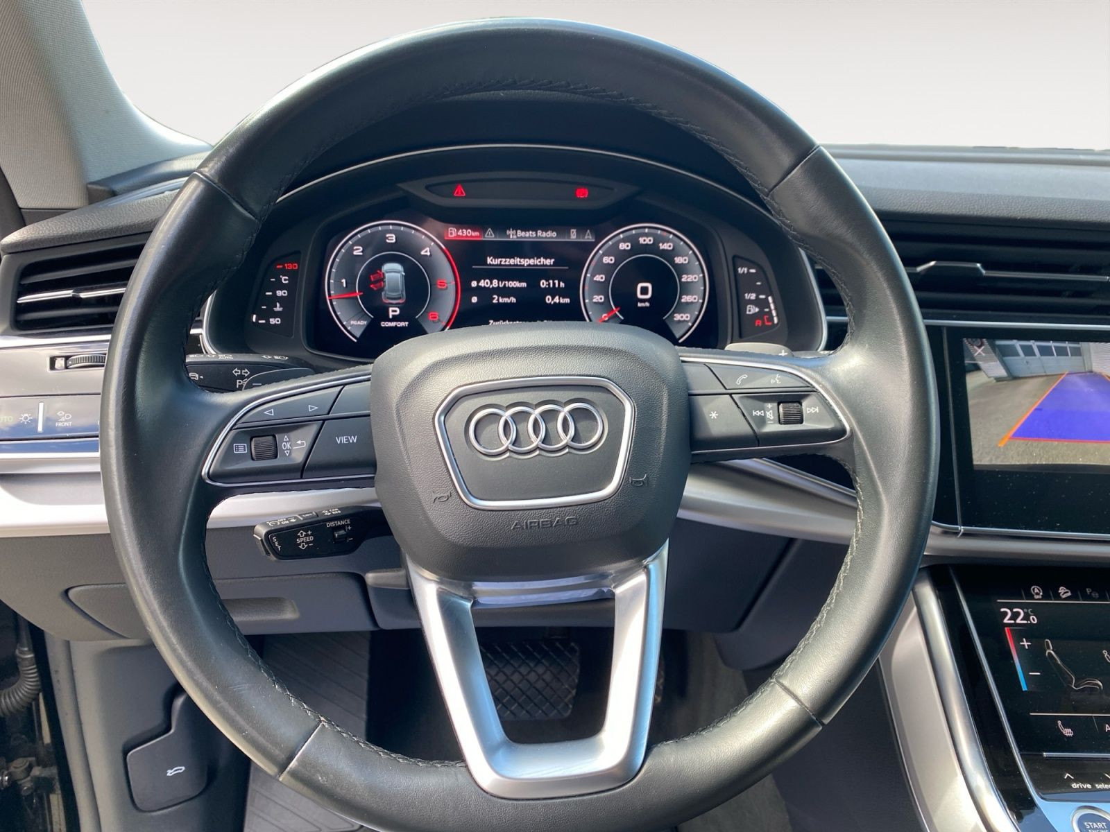 Audi - Q8_13