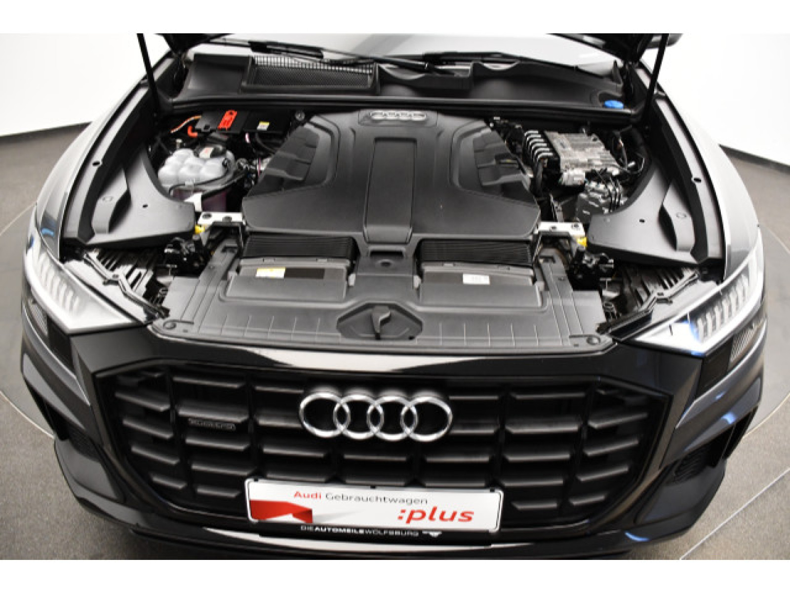 Audi - Q8_14