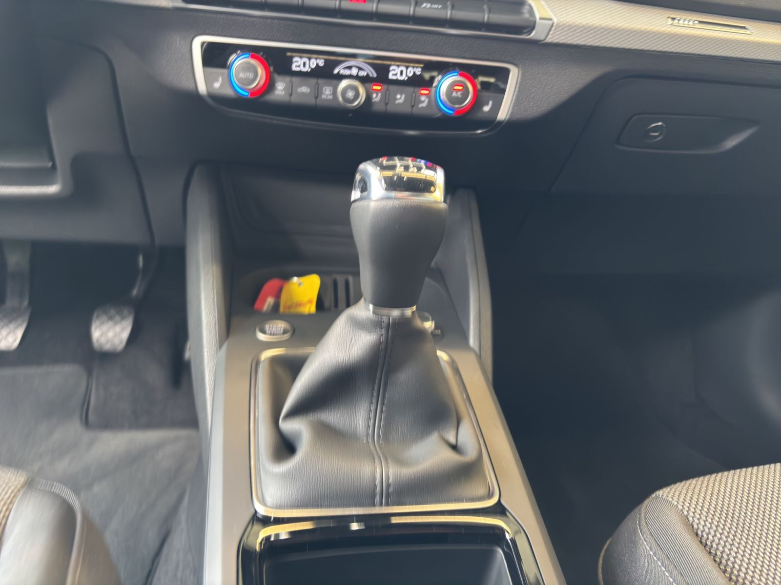 Audi - Q2_15