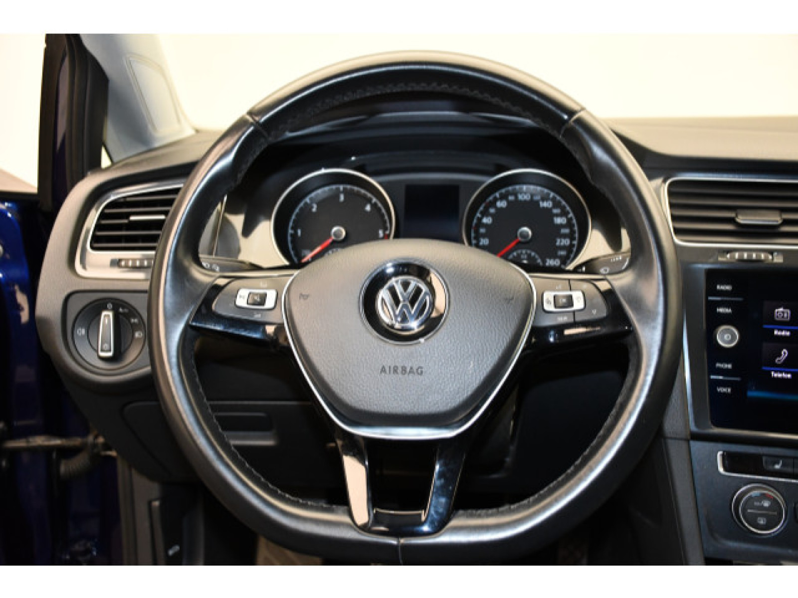 Volkswagen - Golf_5