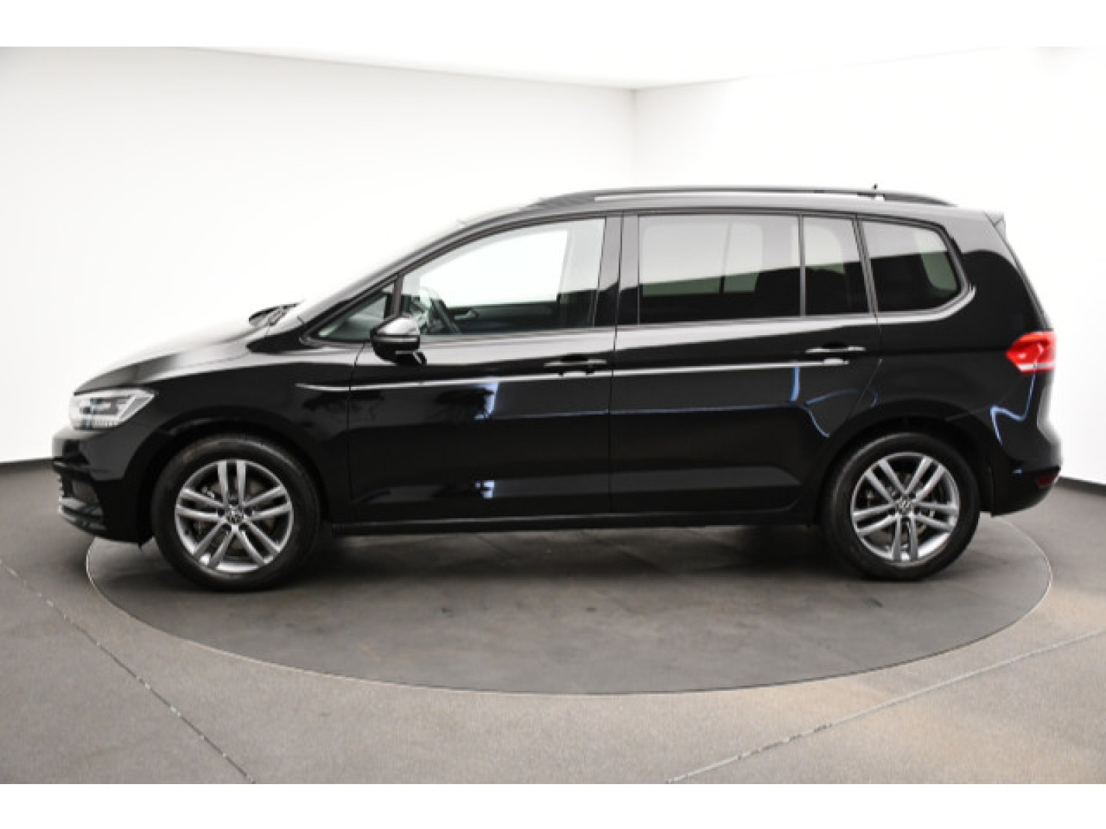 Volkswagen - Touran_17