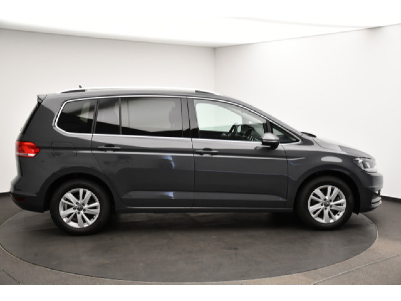 Volkswagen - Touran_18