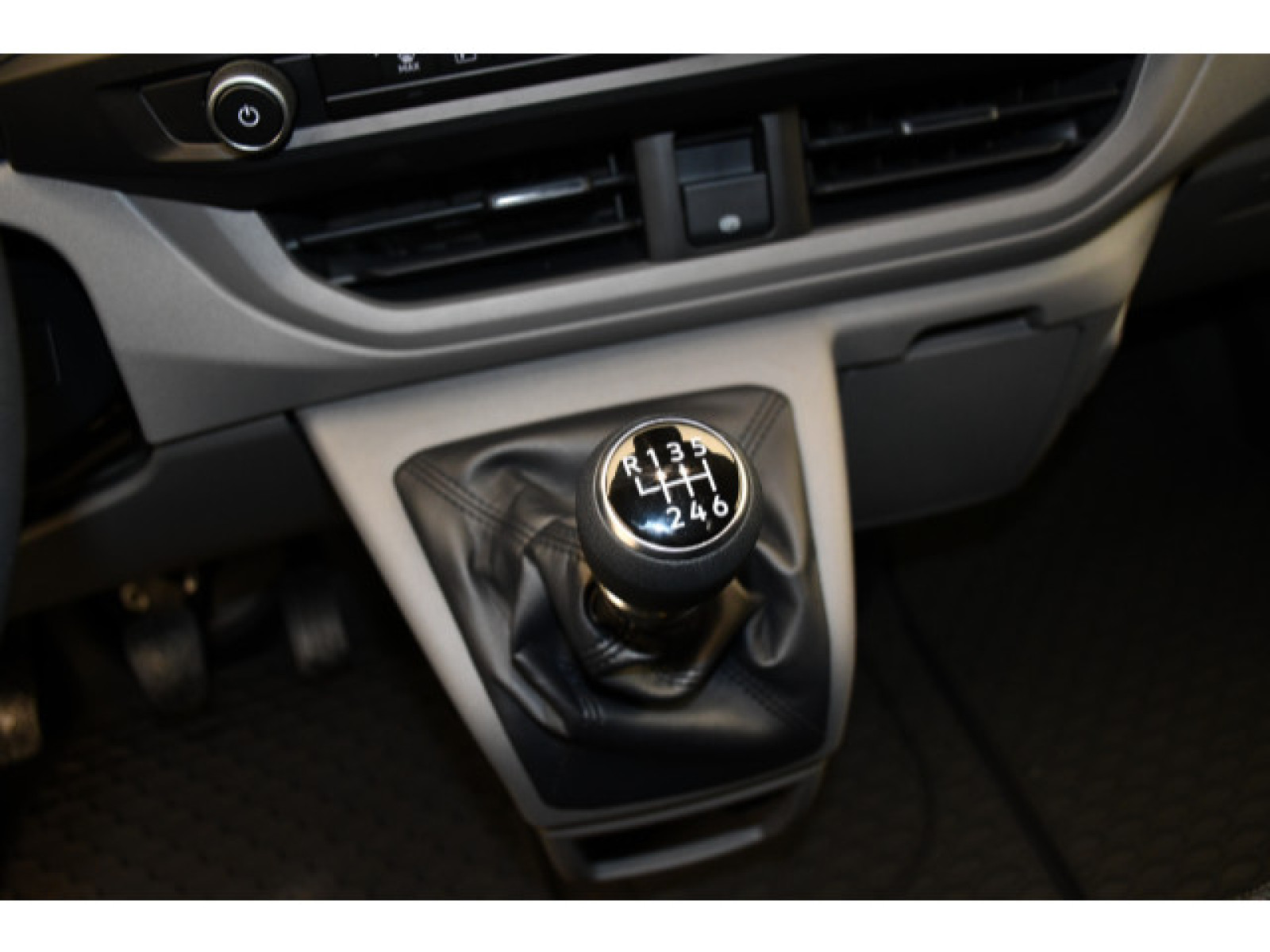 Volkswagen - New Transporter_8