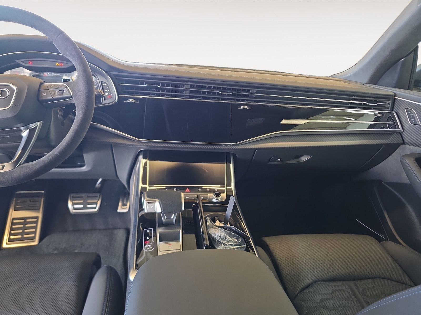 Audi - RS Q8_11