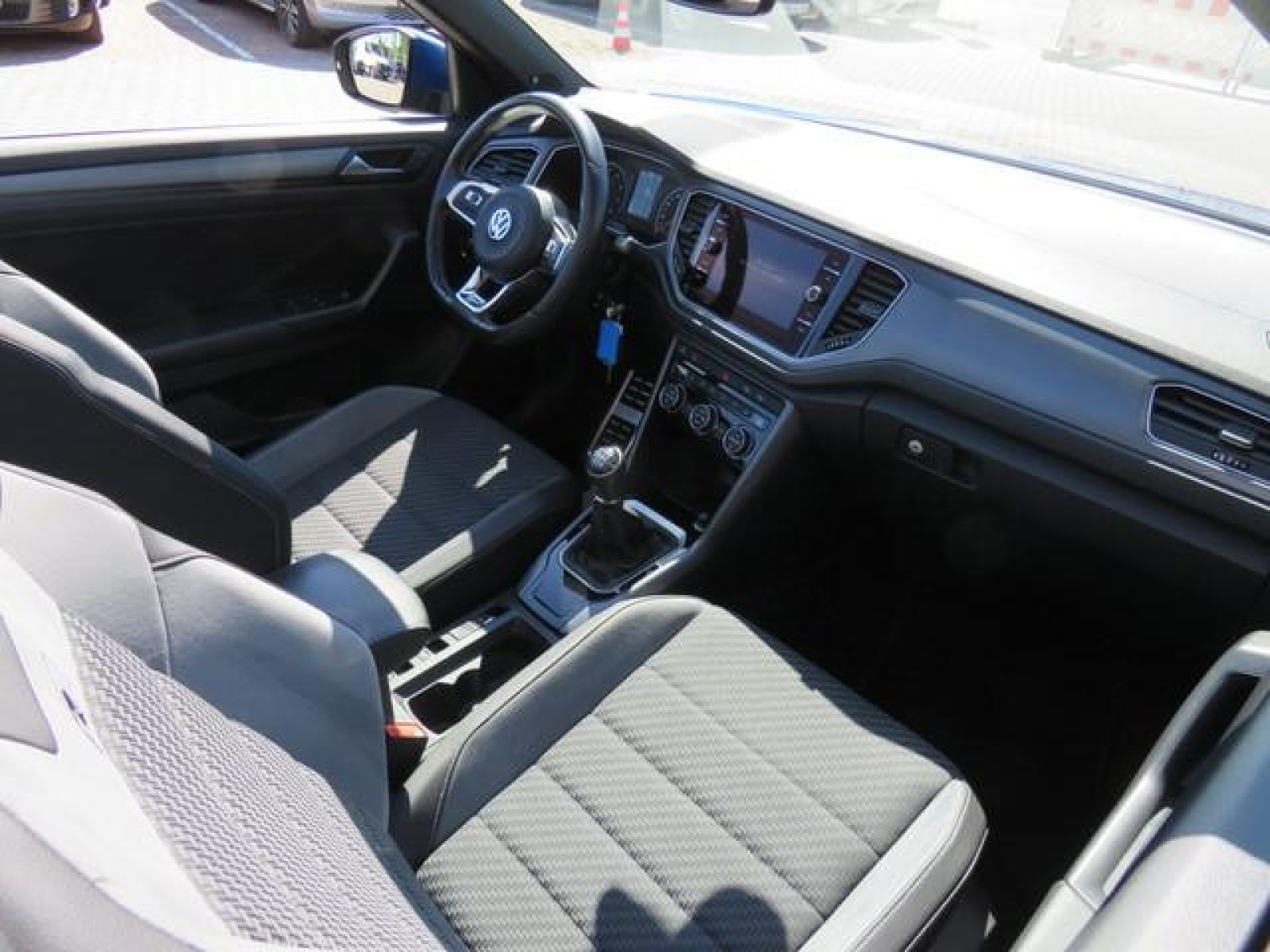 Volkswagen - T-Roc Cabriolet_23
