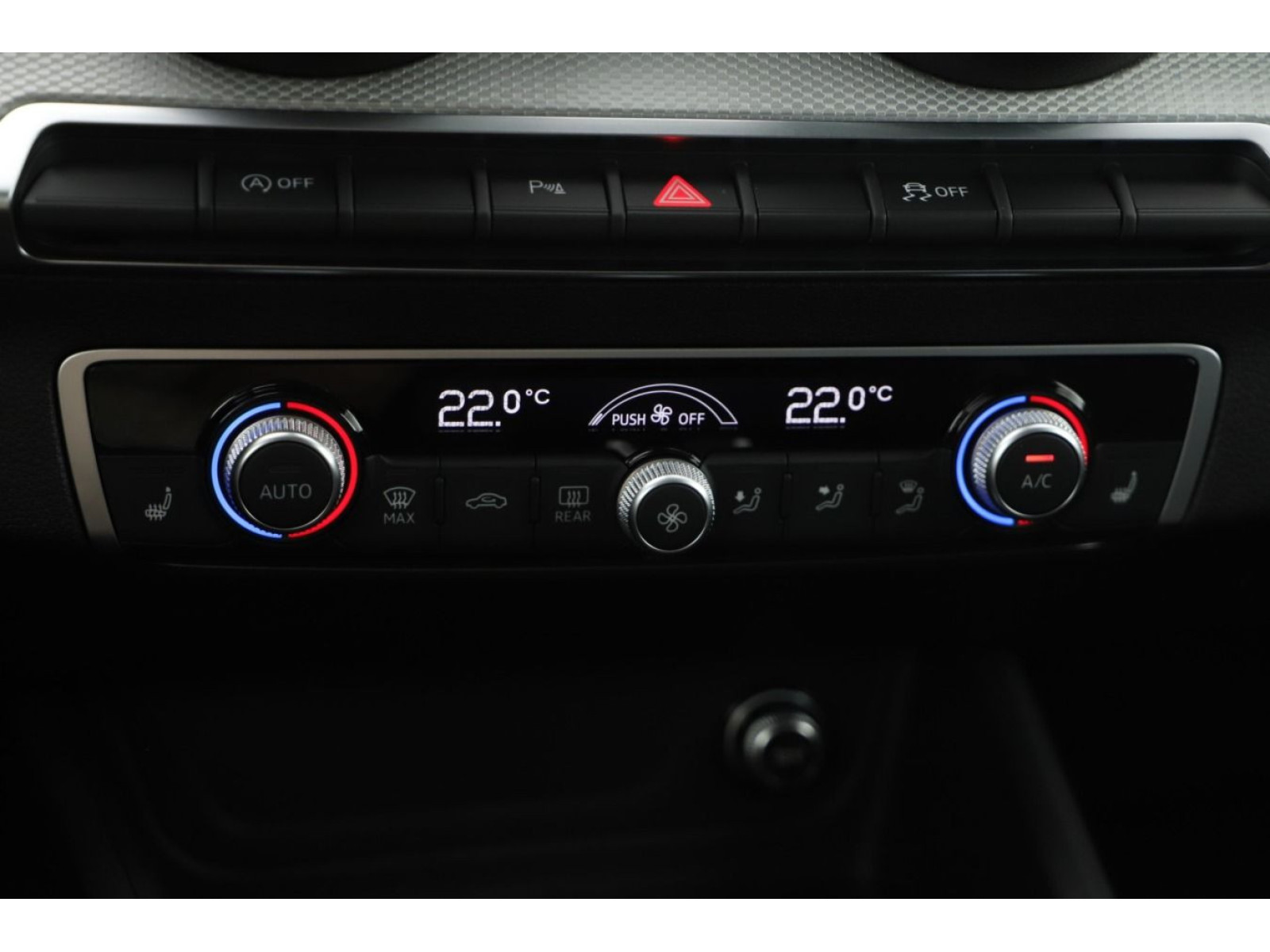 Audi - Q2_12