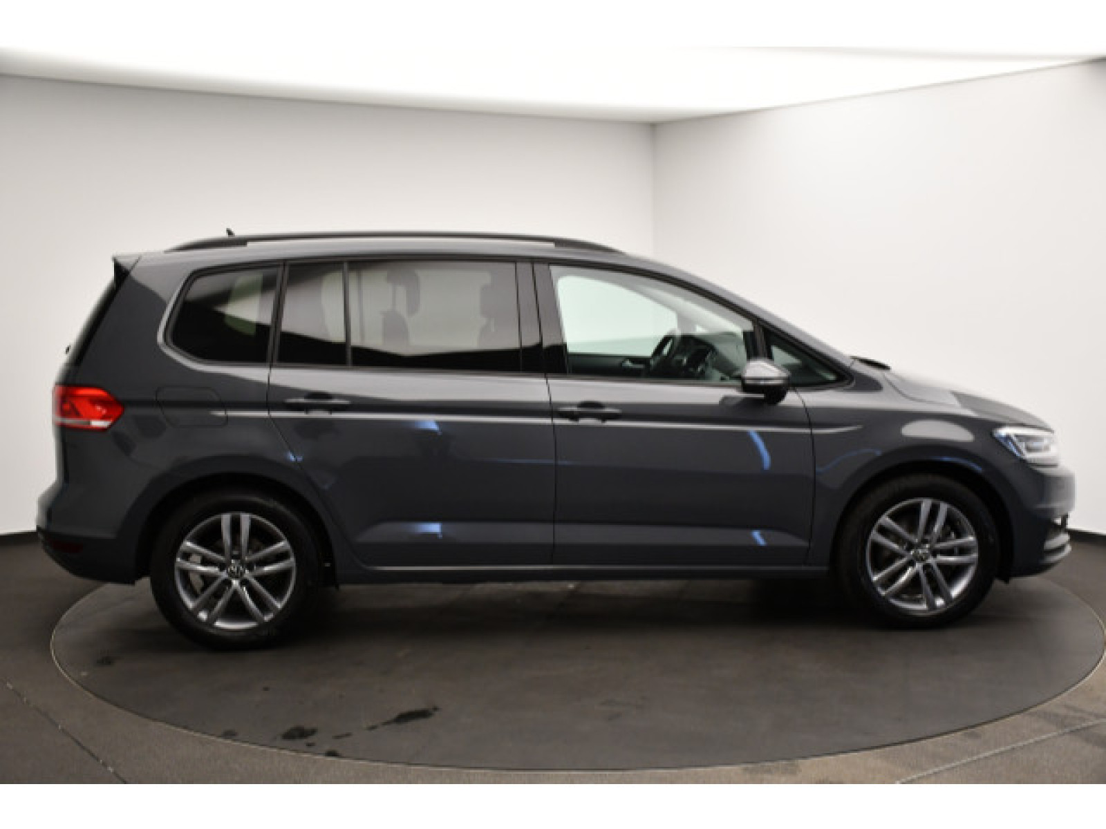 Volkswagen - Touran_17