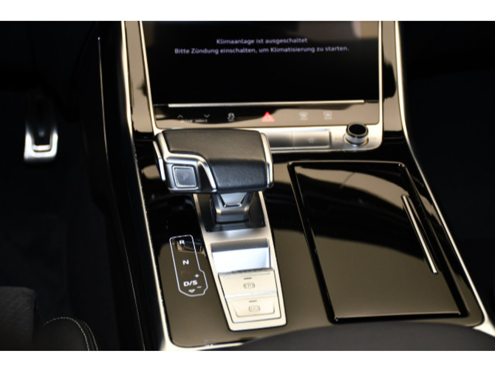 Audi - Q8_6