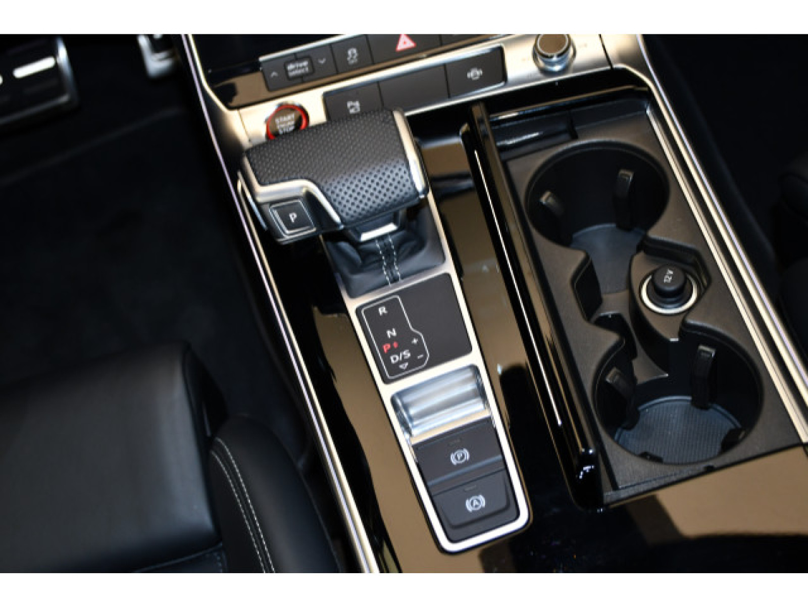 Audi - S6_6