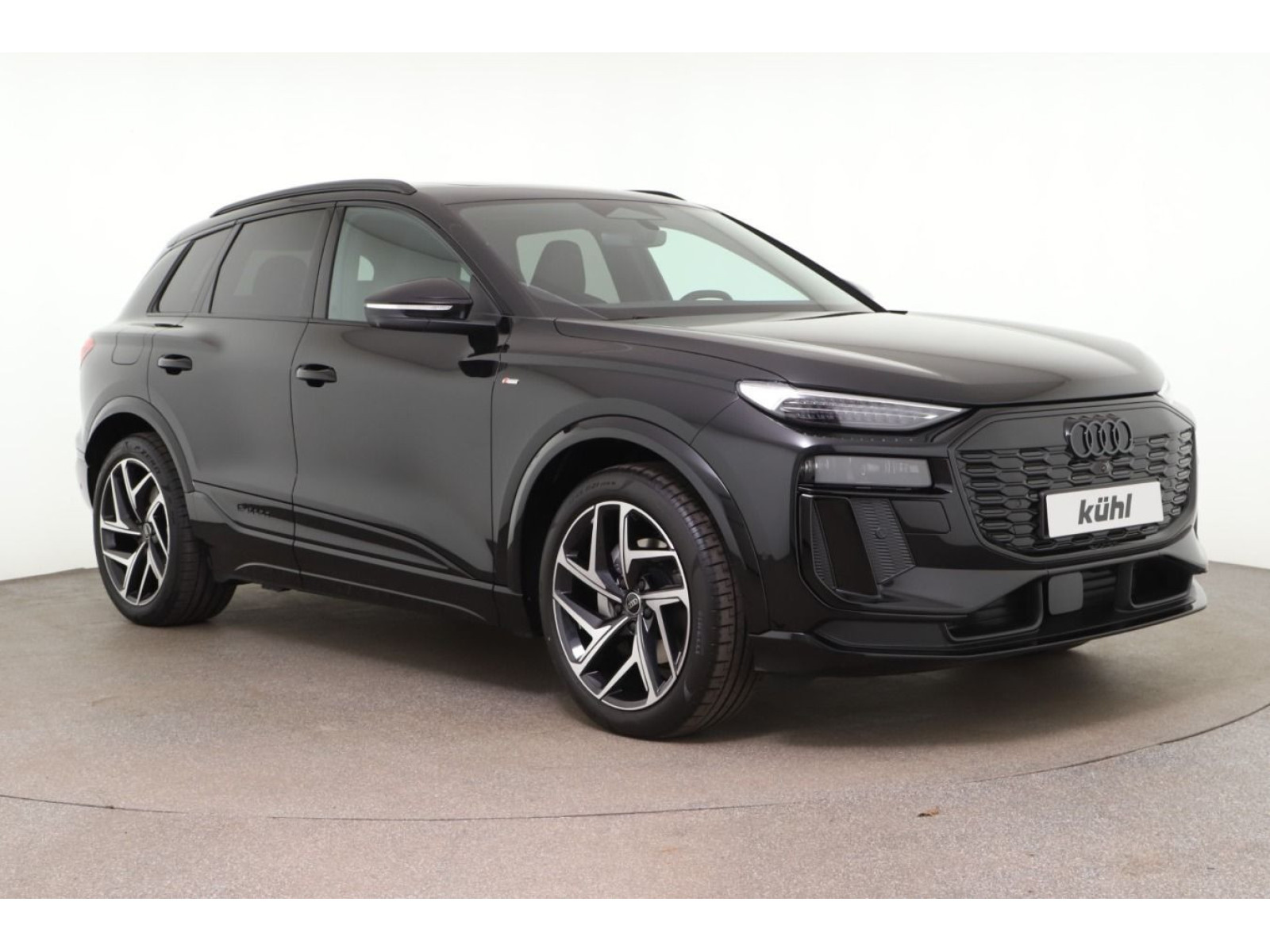 Audi - Q6 SUV e-tron_5