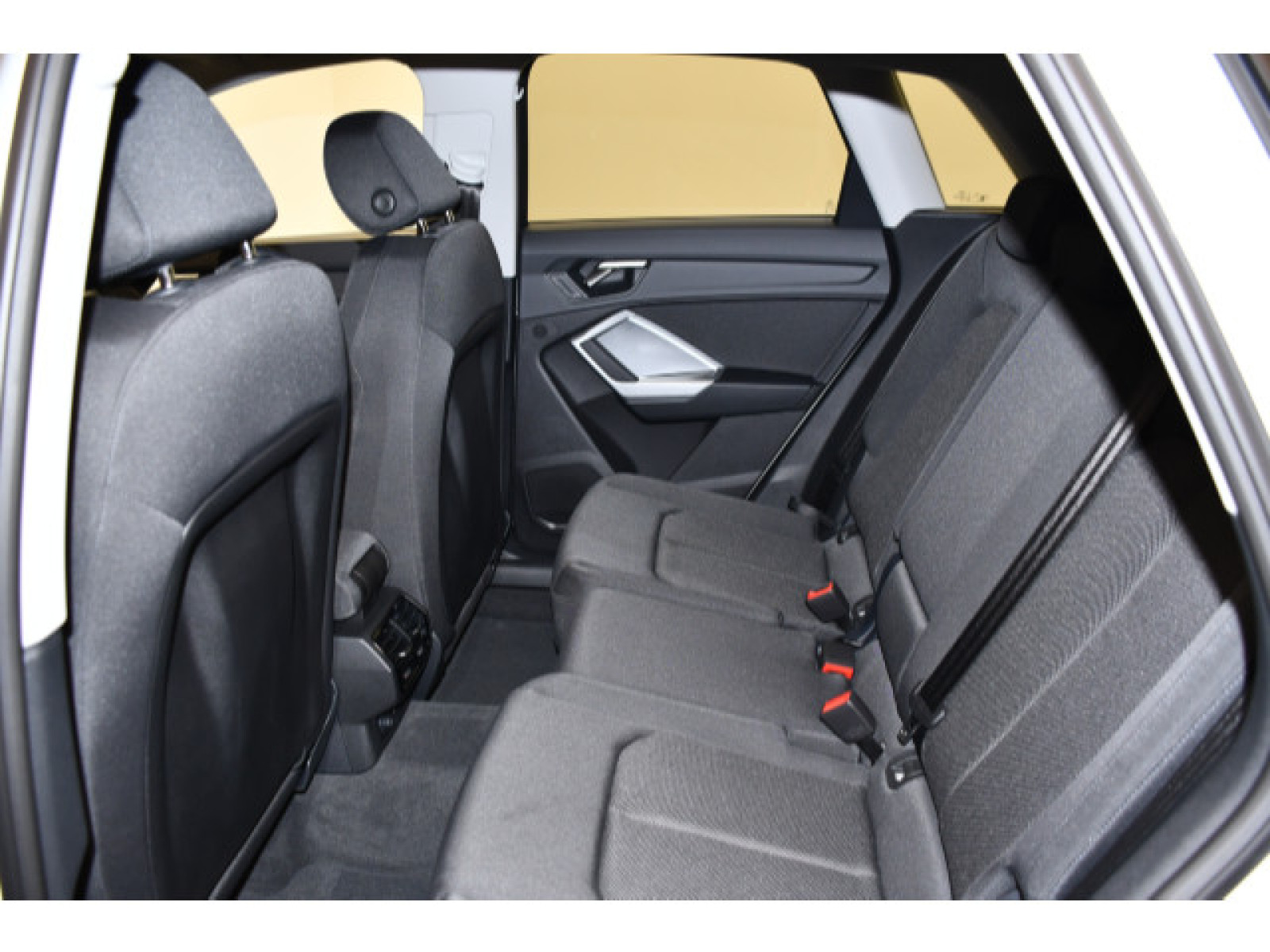 Audi - Q3_10