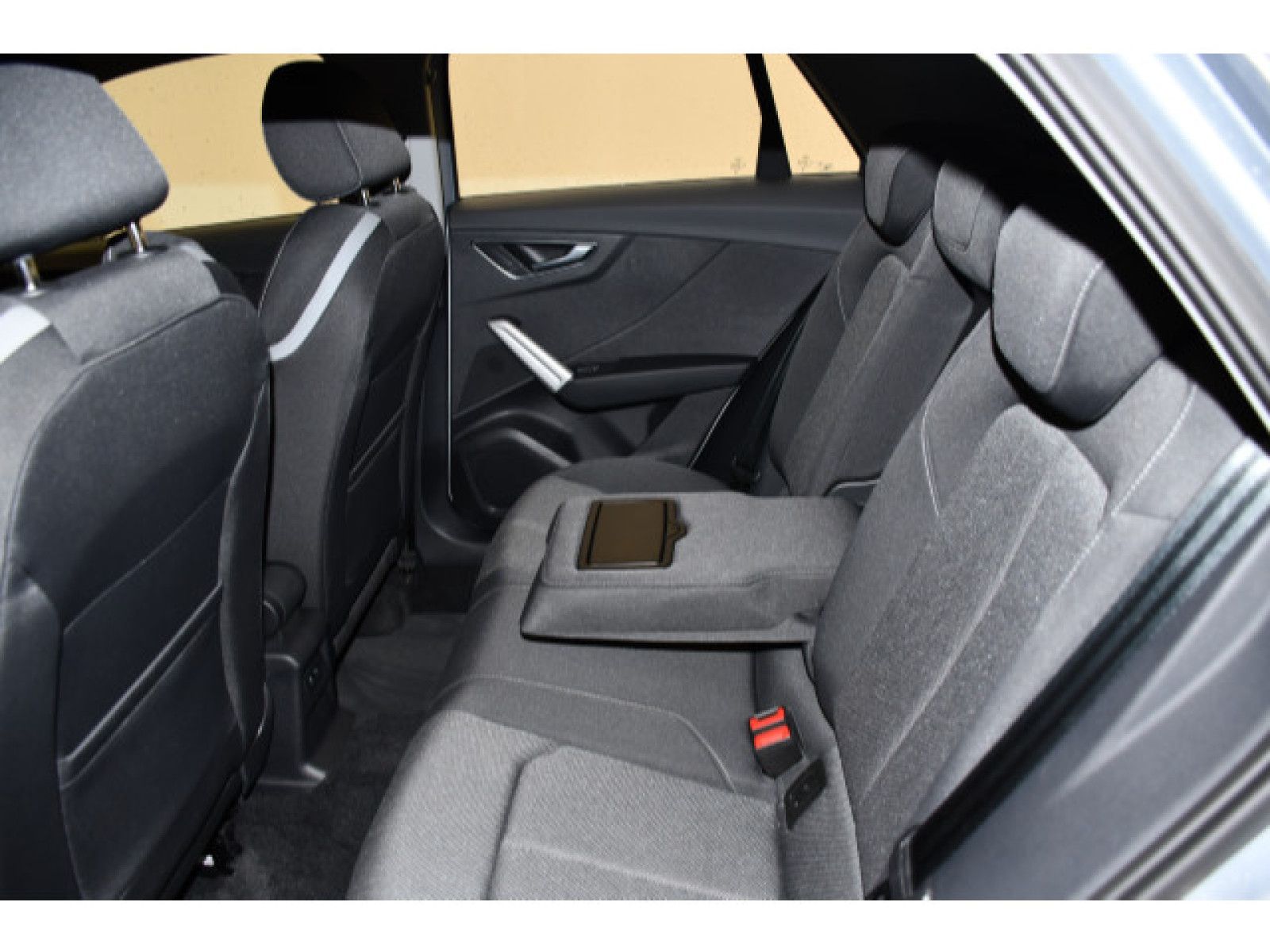 Audi - Q2_11