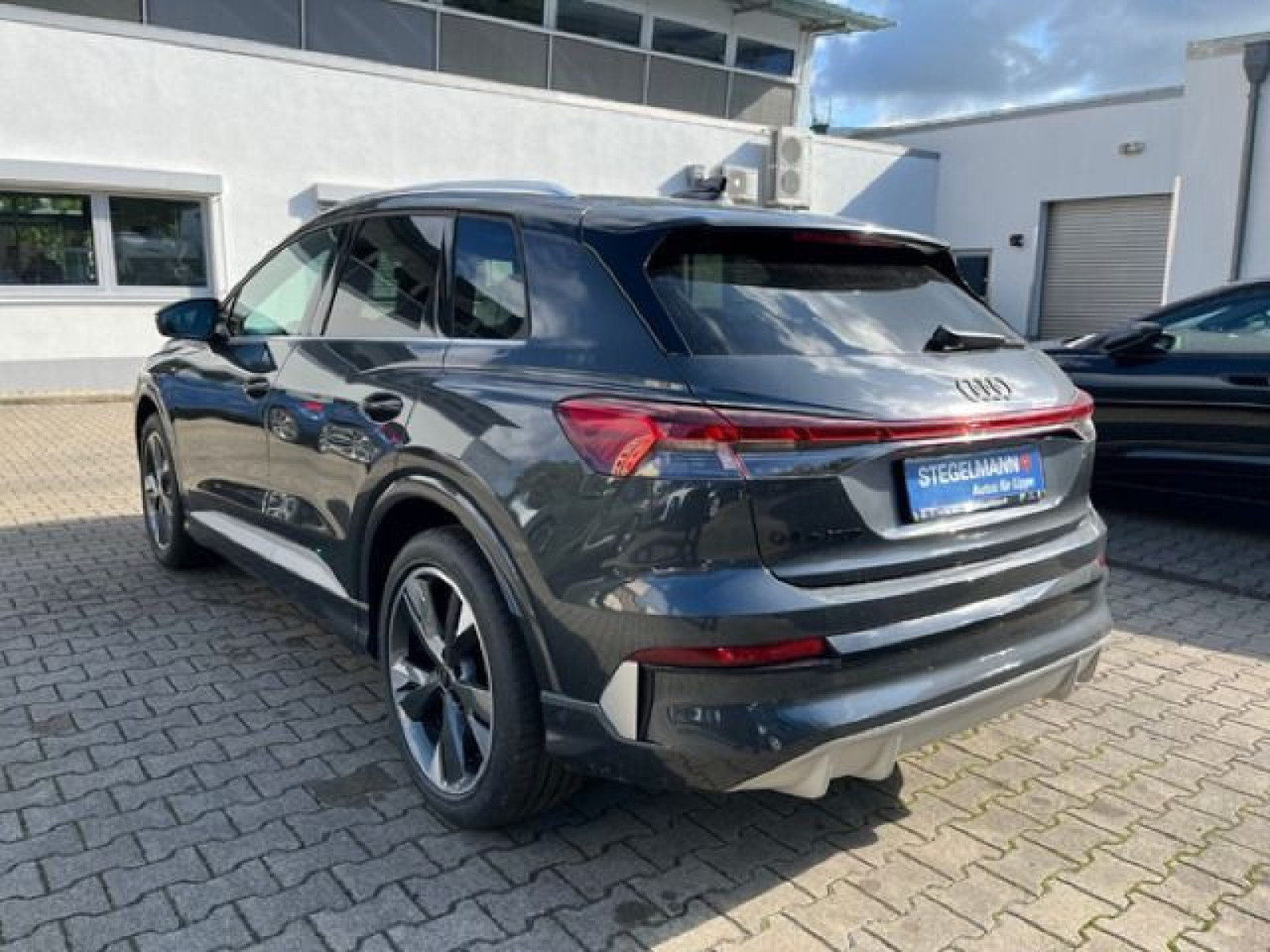 Audi - Q4 e-tron_5