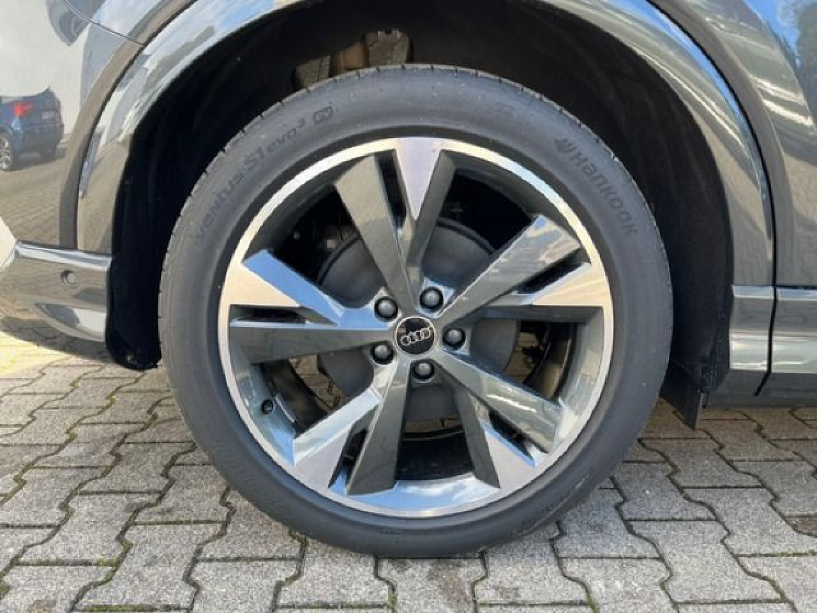 Audi - Q4 e-tron_10