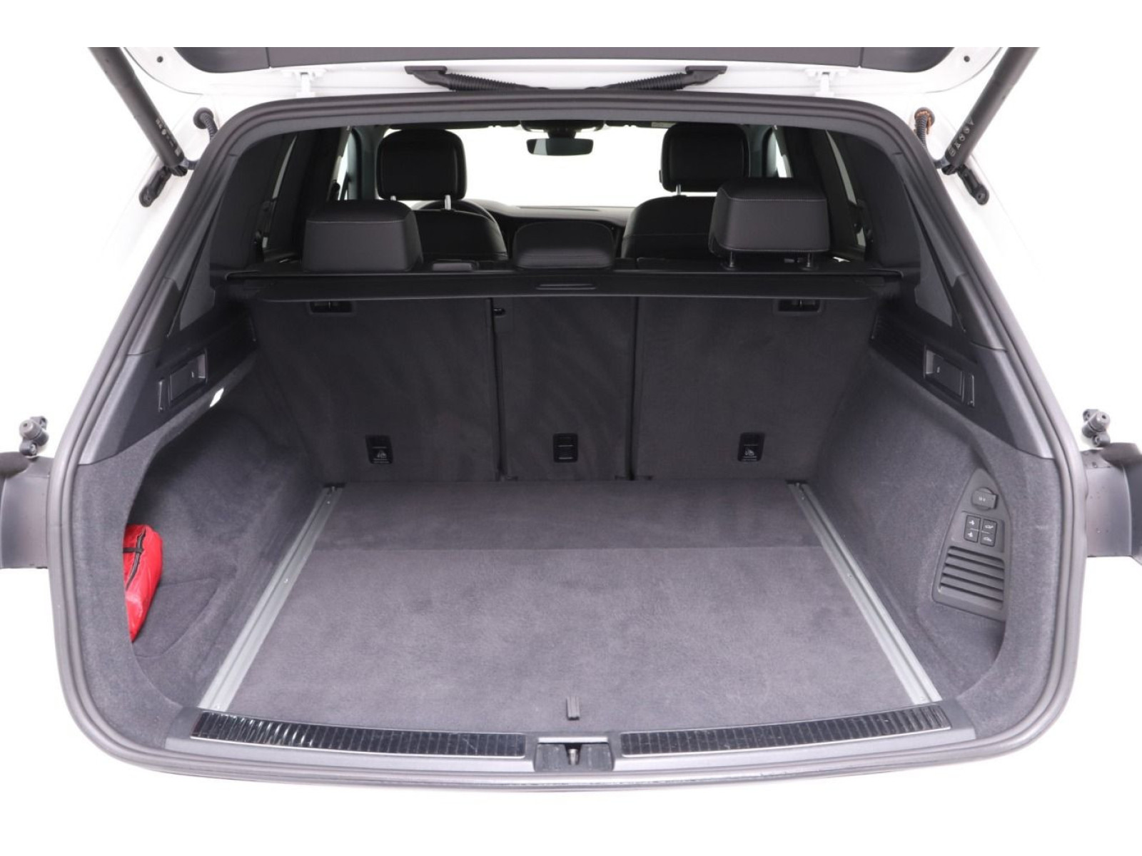 Volkswagen - Touareg_13