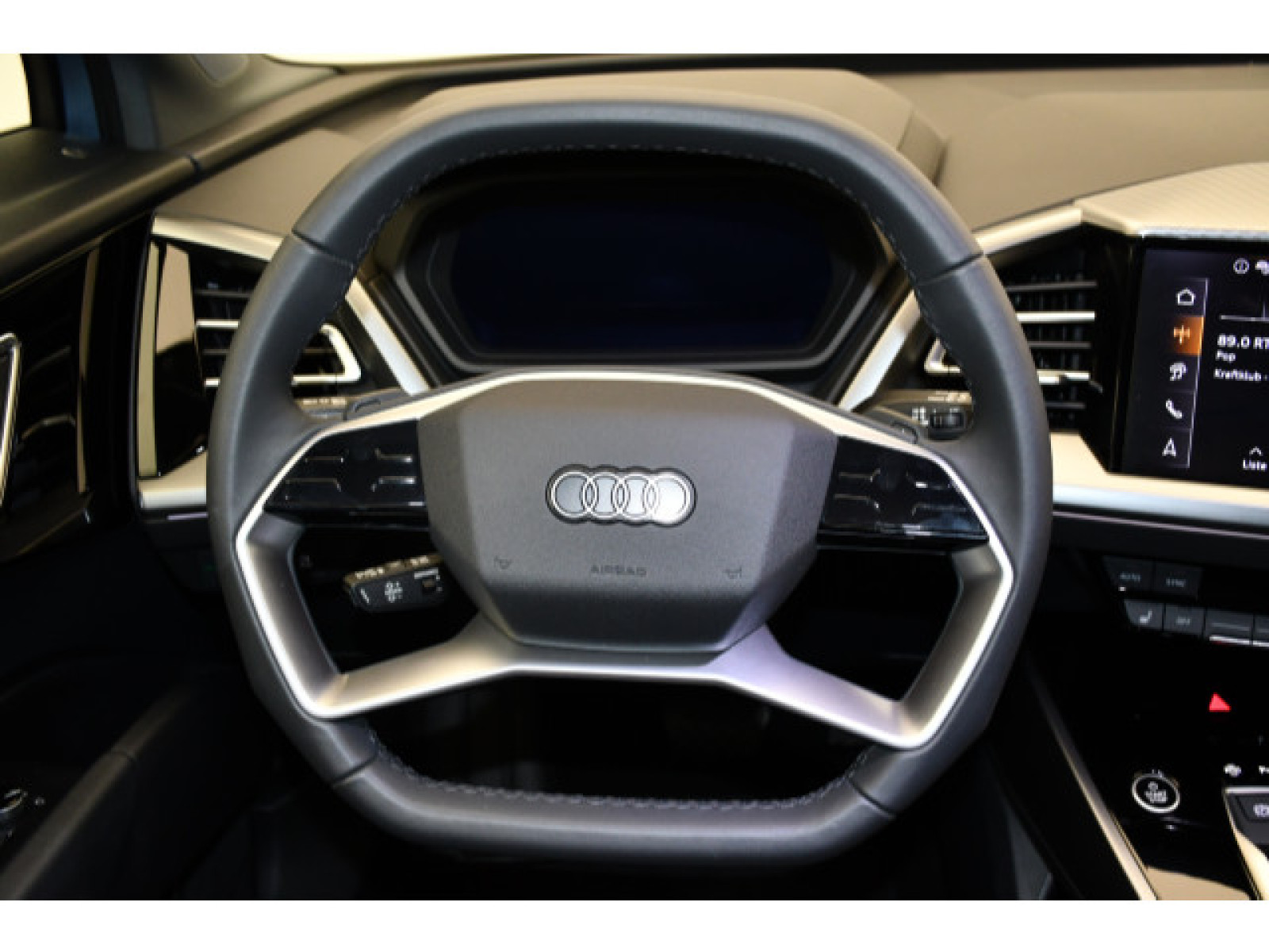 Audi - Q4 e-tron_8