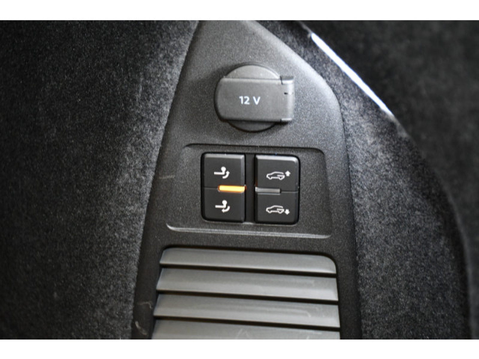 Volkswagen - Touareg_13