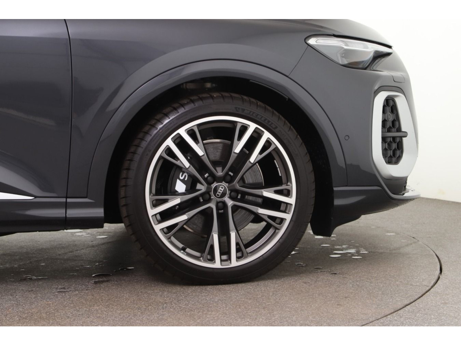 Audi - SQ5_3